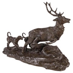 Sculpture en bronze patiné d'un cerf et de chiens de chasse, 19e siècle