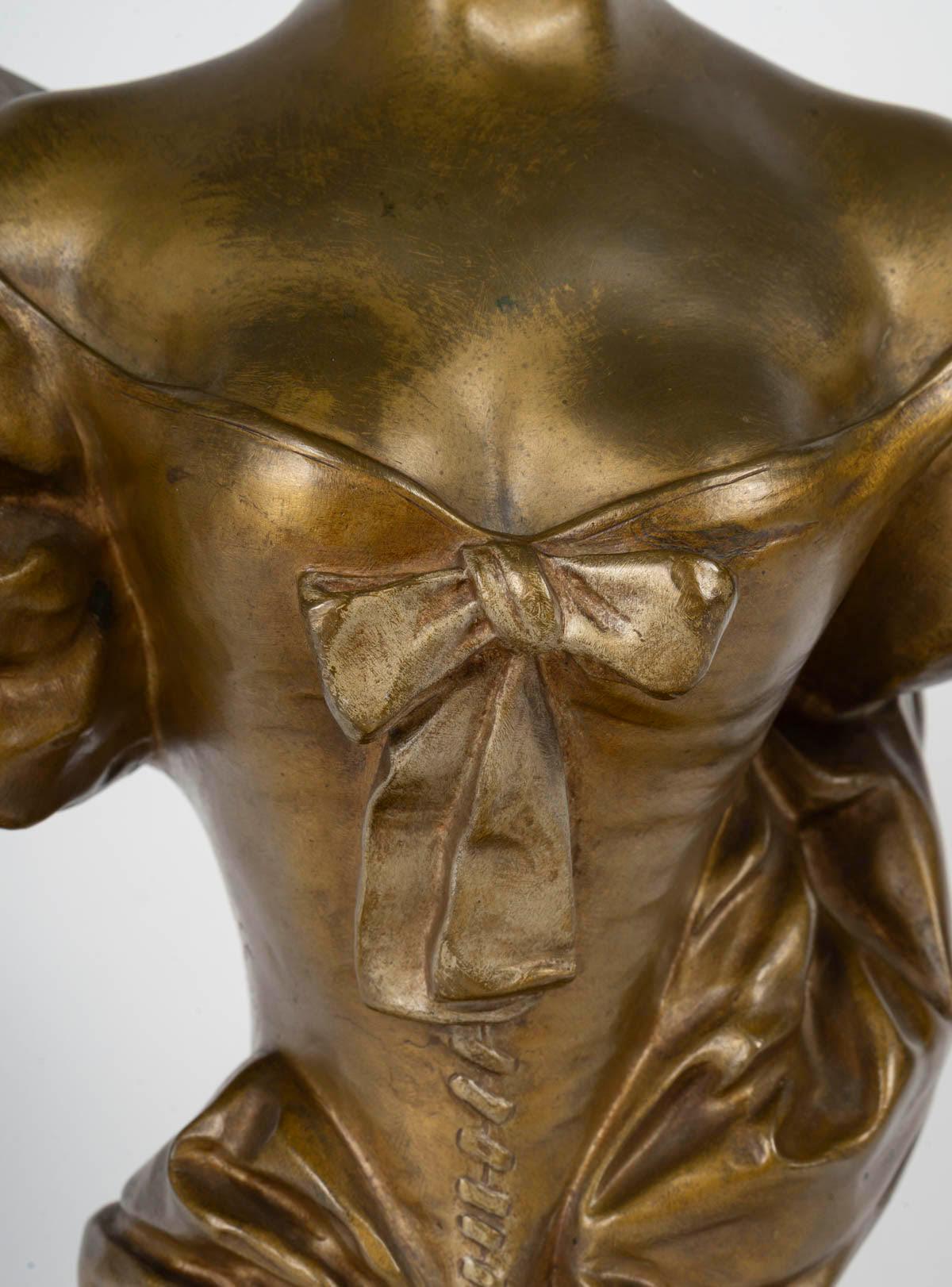 Francese Scultura di donna in bronzo patinato di René Charles Masse, Napoleone III. in vendita