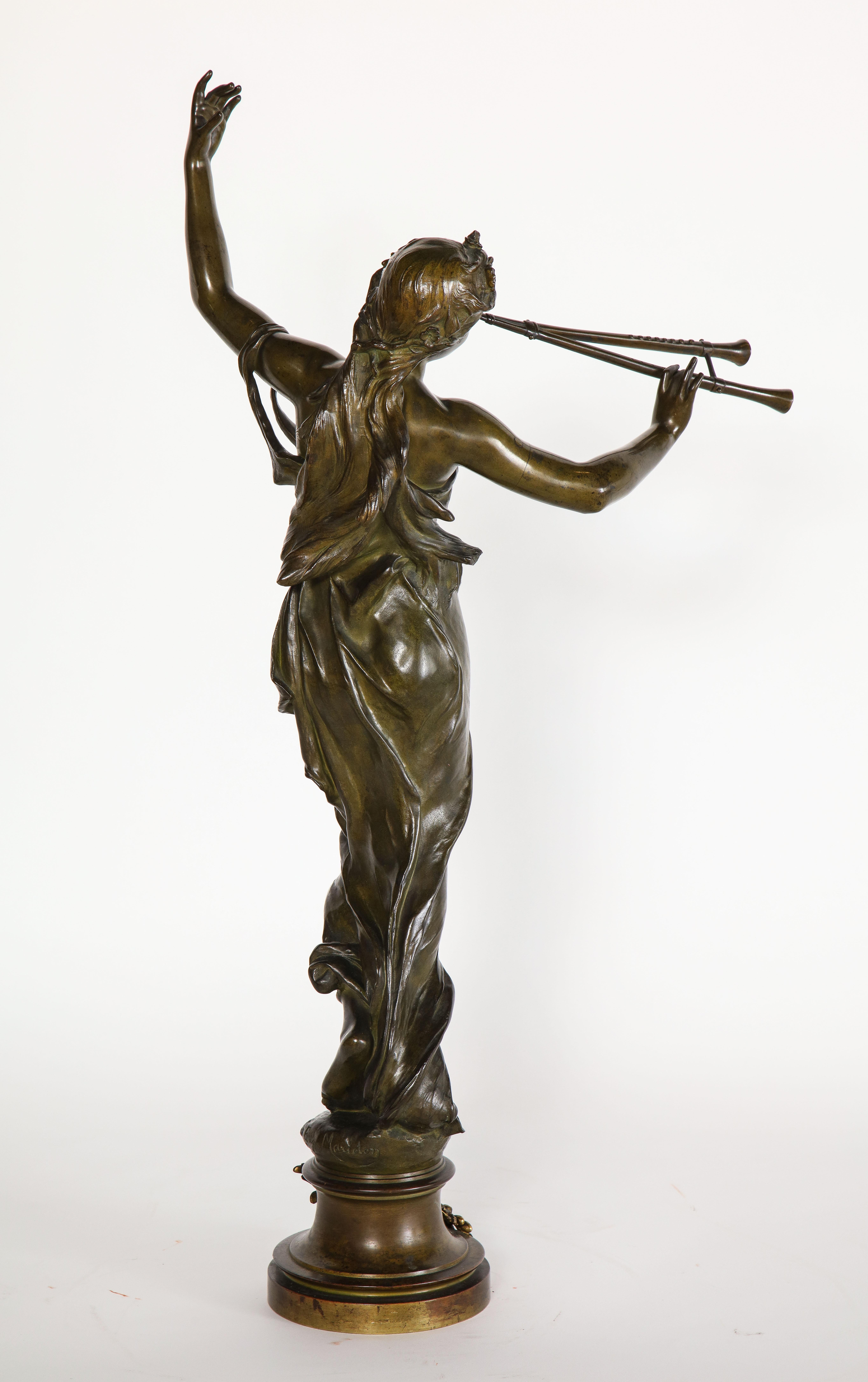 Patiné Sculpture en bronze patiné d'une femme « Muses des Bois », signée Eug. Marioton en vente