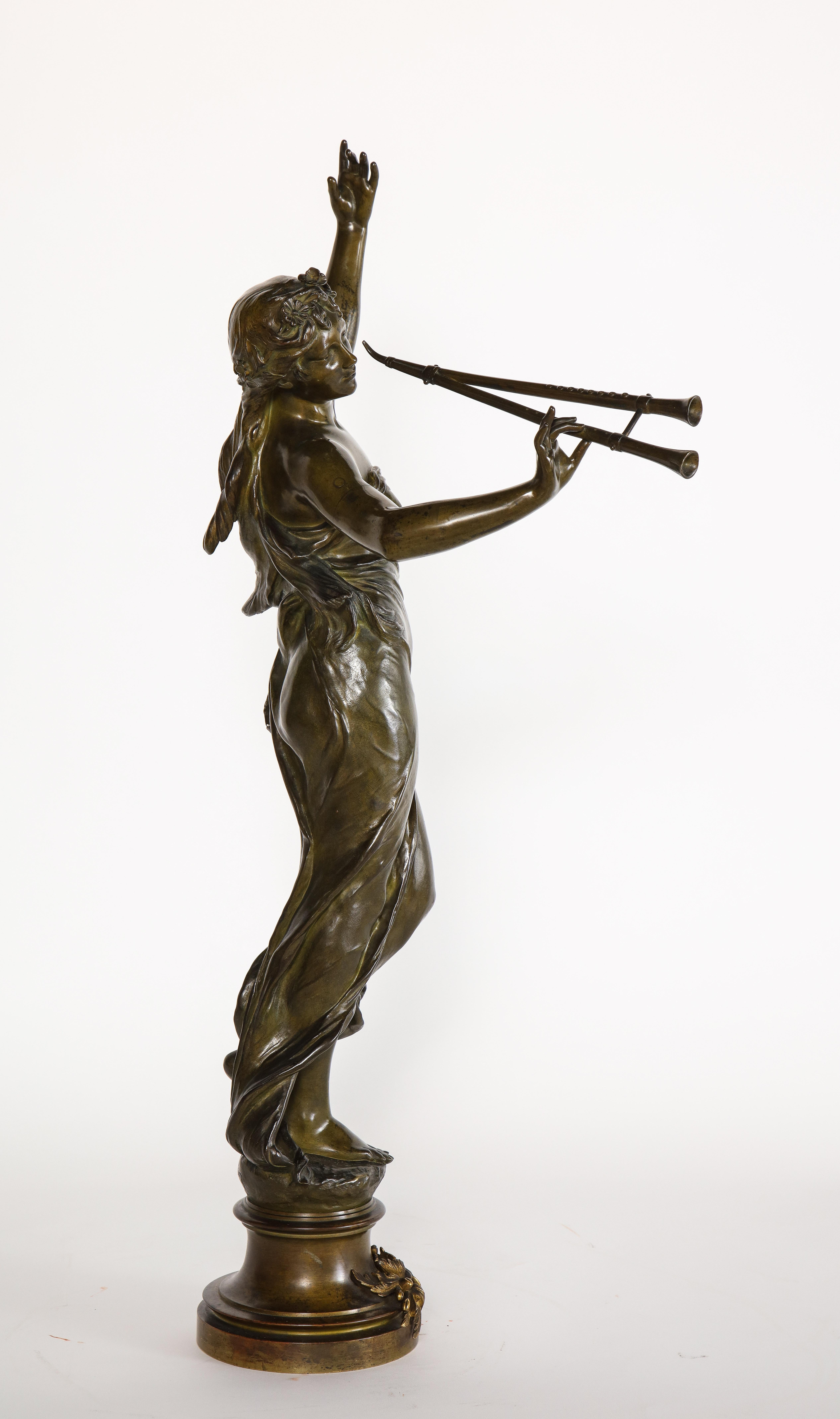 Bronze Sculpture en bronze patiné d'une femme « Muses des Bois », signée Eug. Marioton en vente