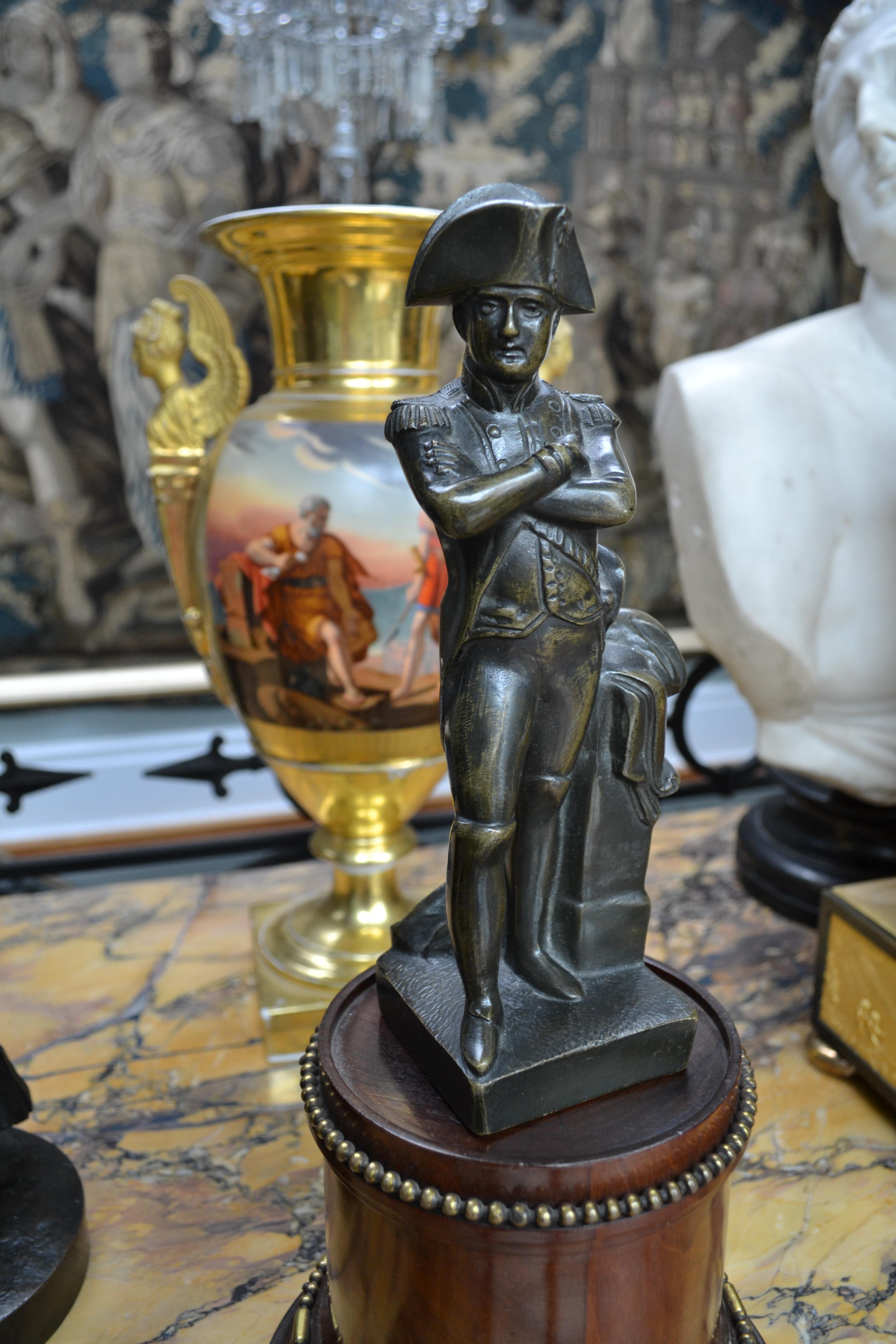 XX secolo A  Scultura in bronzo patinato di Napoleone dopo Guillemin in vendita