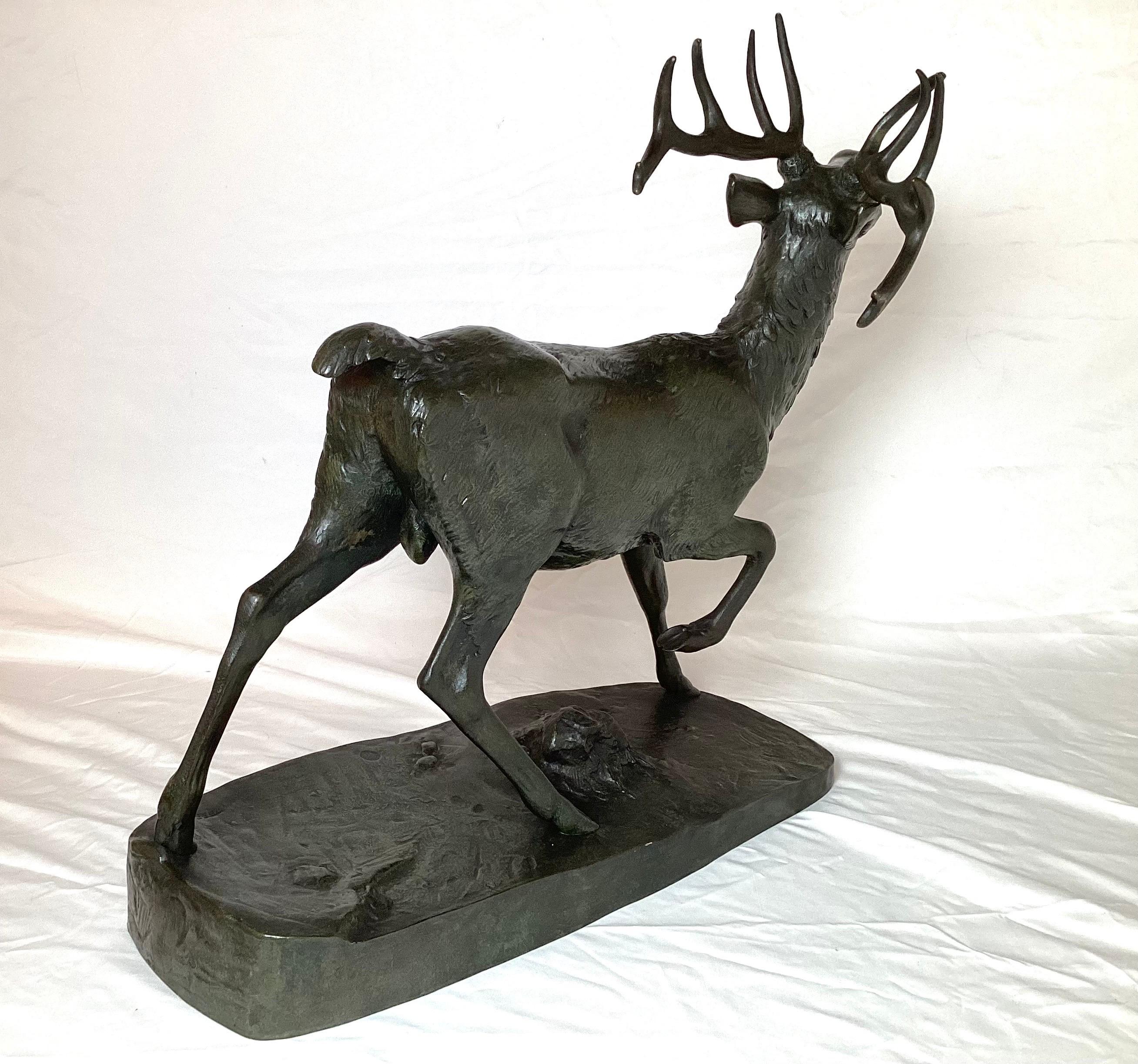 Sculpture de cerf en bronze patiné signée Barye en vente 3