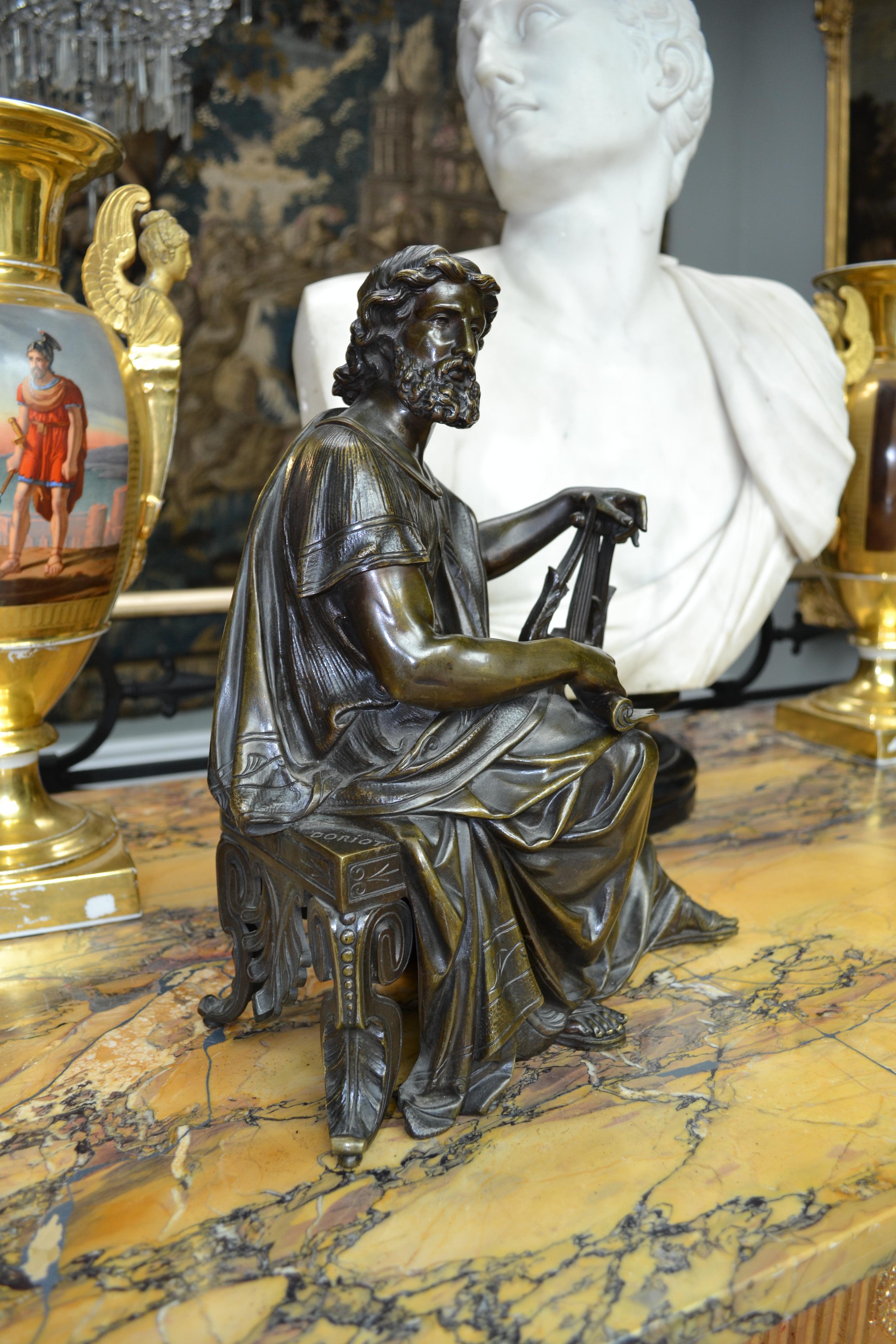 XIX secolo Una statua in bronzo patinato  di uno studioso classico seduto, firmato  Doriot in vendita