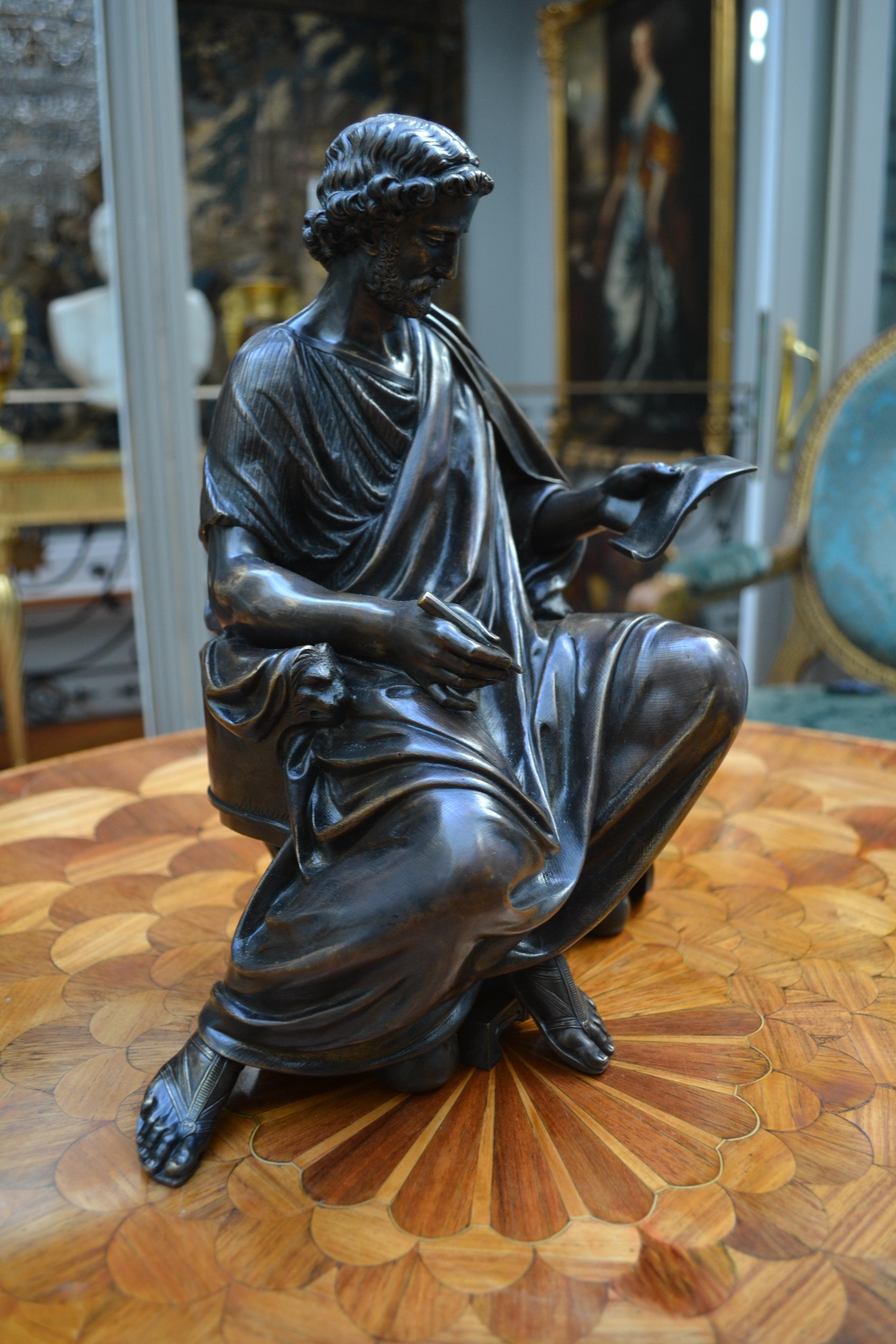 Statue d'un assis en bronze patiné  Grec  Érudit signé Moreau en vente 7