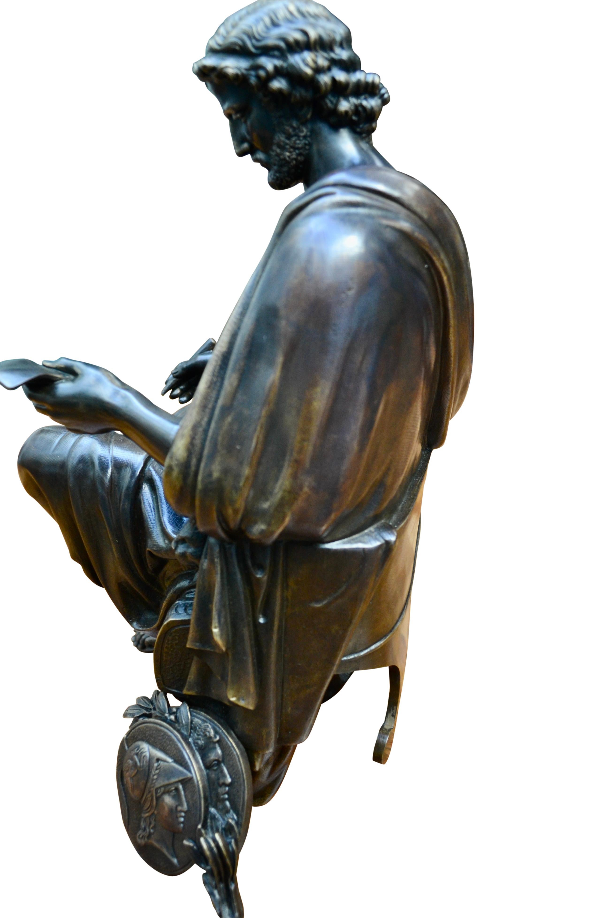 Patinierte Bronzestatue eines sitzenden Menschen  Griechisch  Gelehrter signiert Moreau im Angebot 1