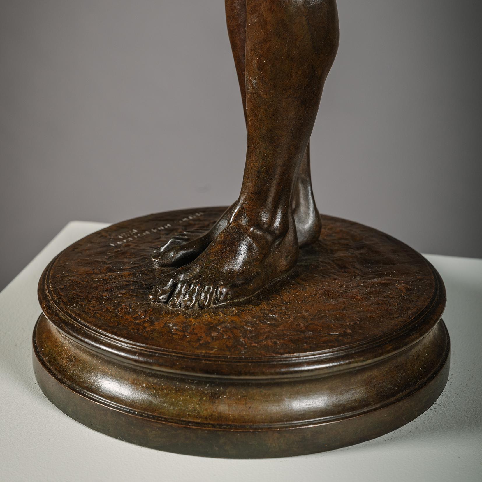 Estatua de bronce patinado de Teucro, por Sir William Hamo Thornycroft en venta 1