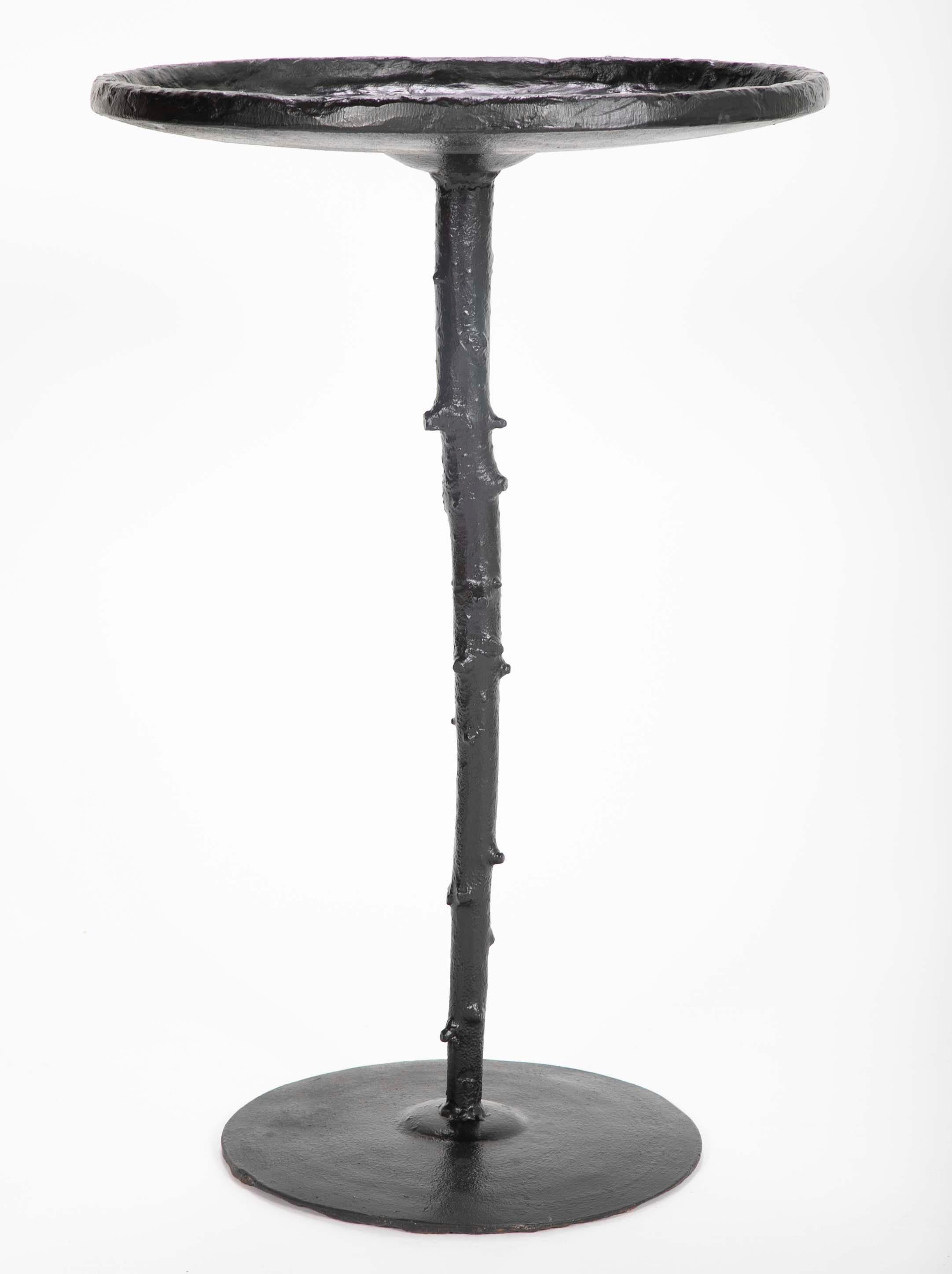 Una vasca per uccelli in ghisa in edizione limitata di Joe Andoe. Numerato 19/20

In mostra: Joe Andoe, ottobre-30 novembre 1990, University of Oklahoma Museum of Art X6: New Directions in Multiples, 26 gennaio-3 maggio 1992 ,The Aldrich