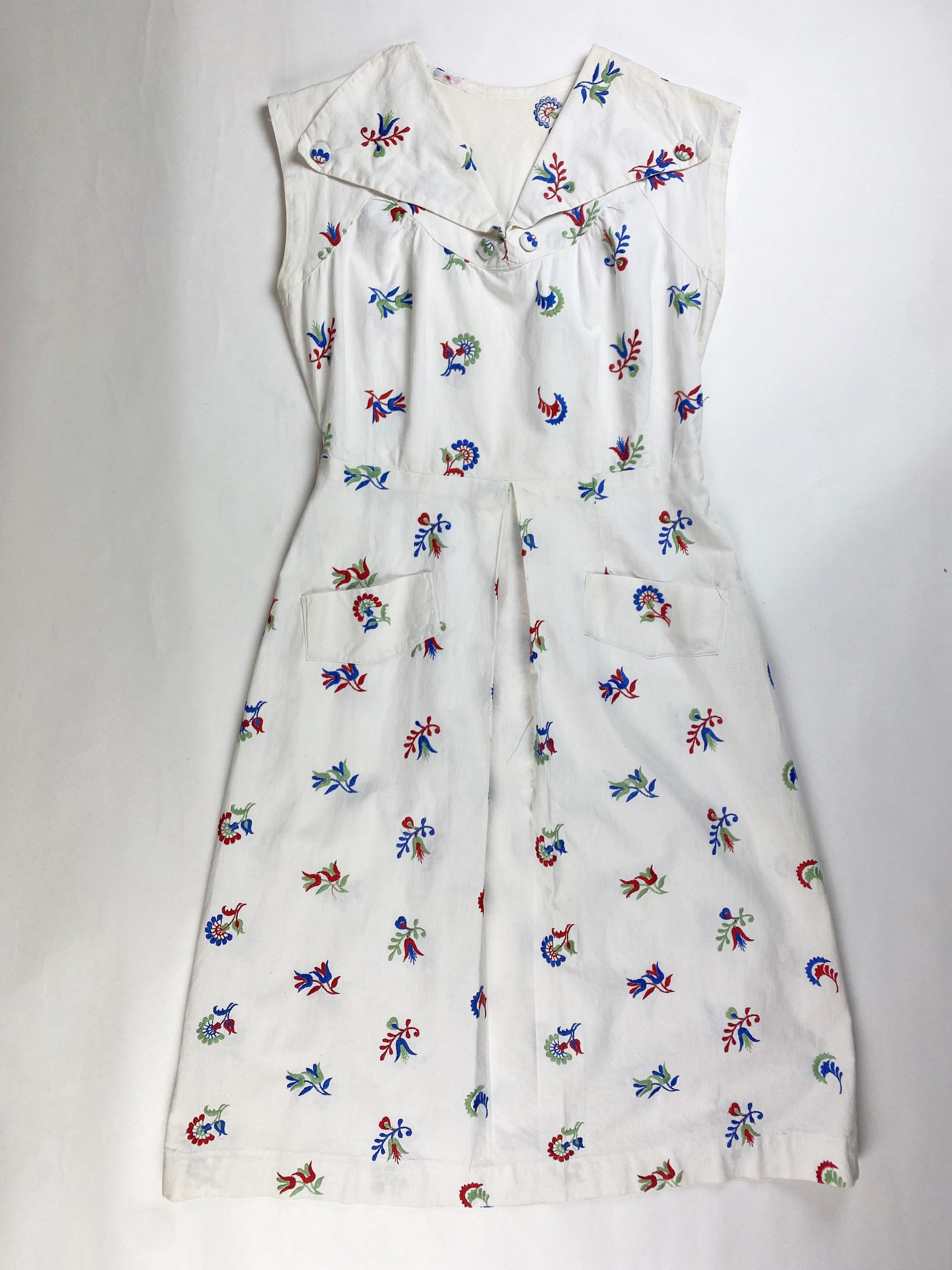 A patriotic embroidered dress dating from the Liberation of France Circa 1945 For Sale 6