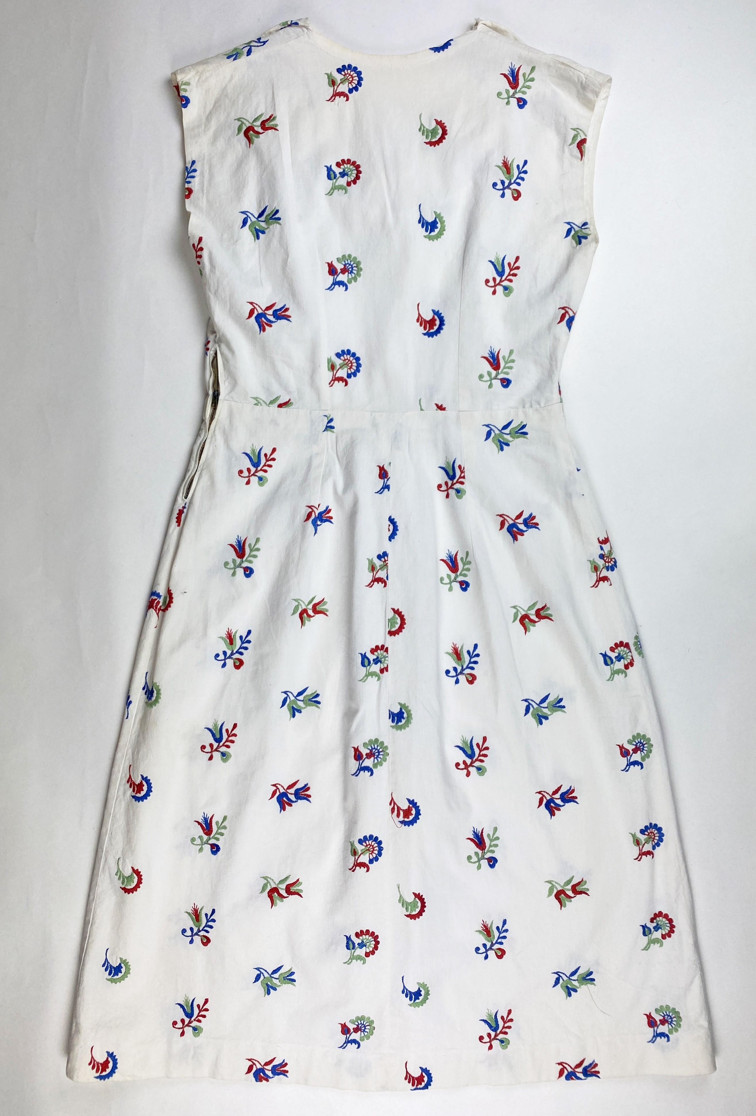 A patriotic embroidered dress dating from the Liberation of France Circa 1945 For Sale 8