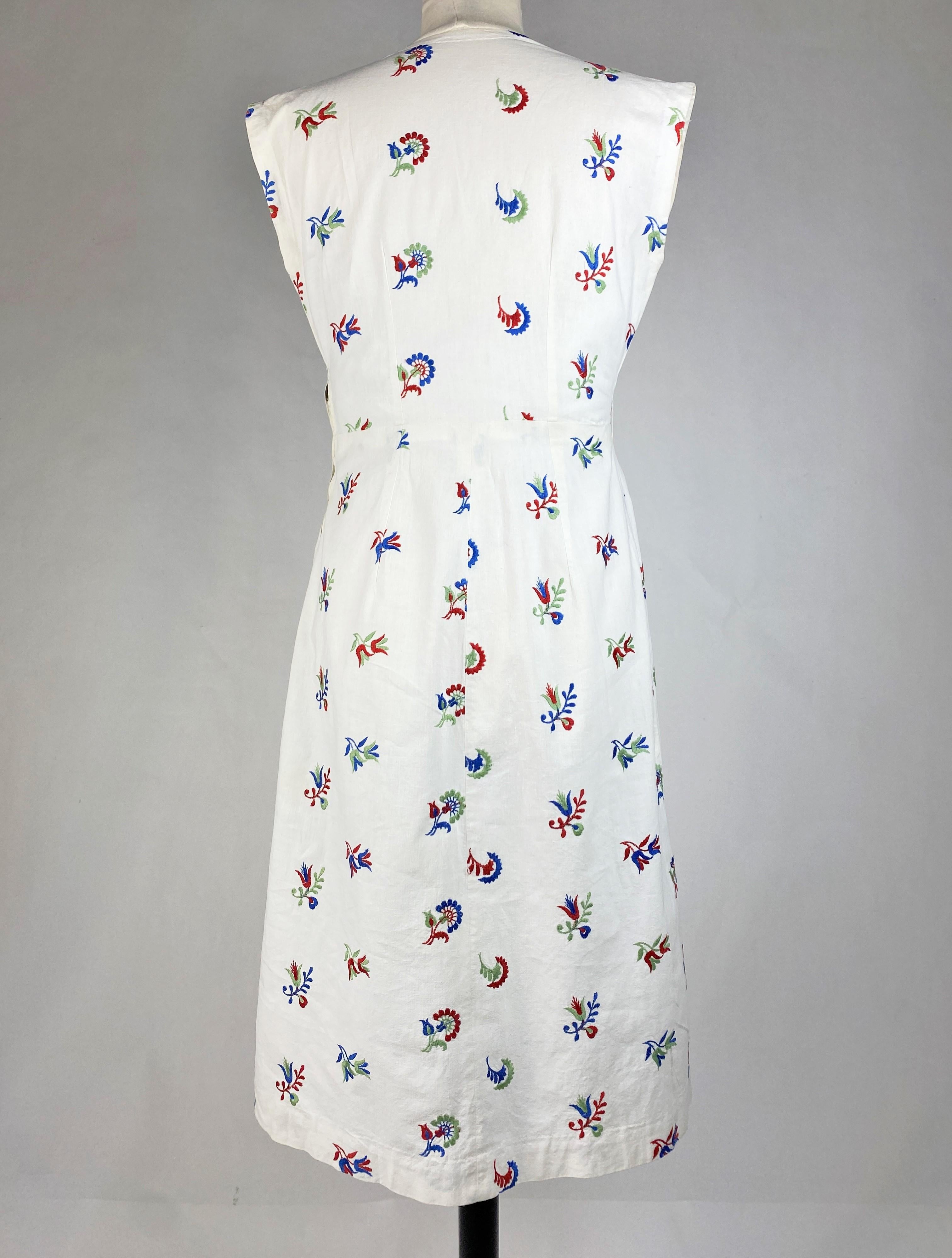 Women's A patriotic embroidered dress dating from the Liberation of France Circa 1945 For Sale