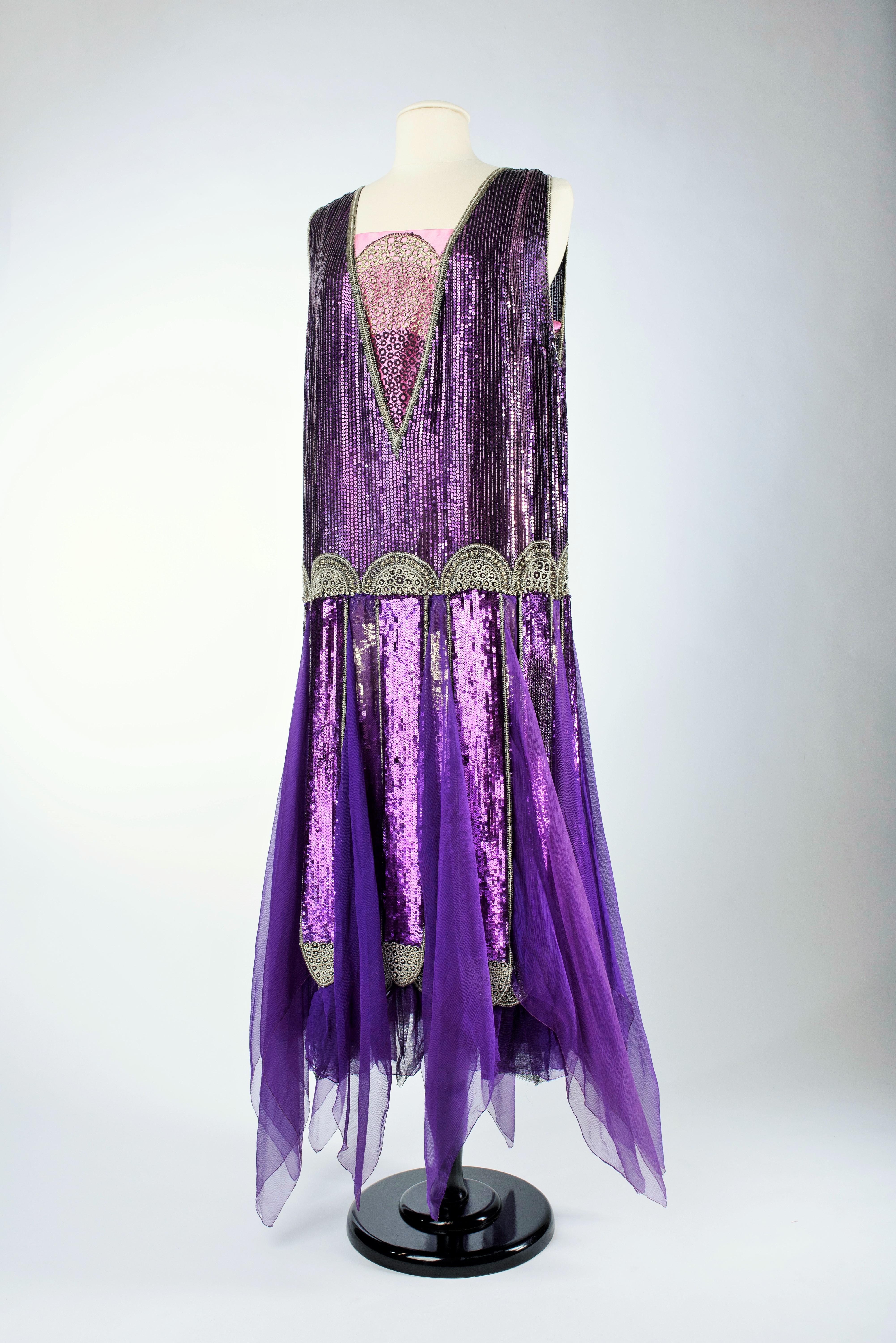 Un vestido de baile Paul Poiret de crepé de seda con lentejuelas y satén - Francia Circa 1925 en venta 6