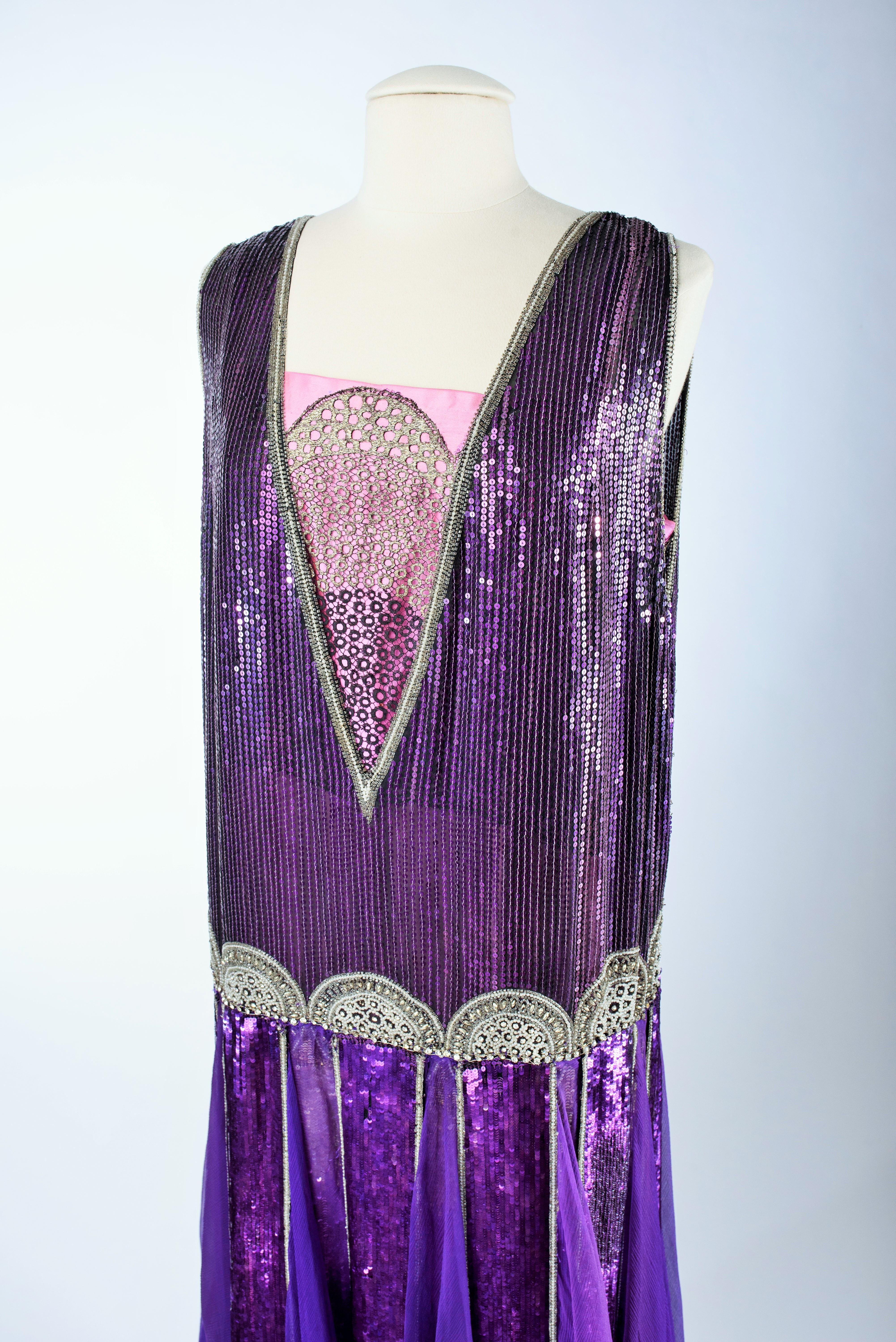 A Paul Poiret Ball Gown in Sequined Silk Crepe and Satin - France Circa 1925 For Sale 5