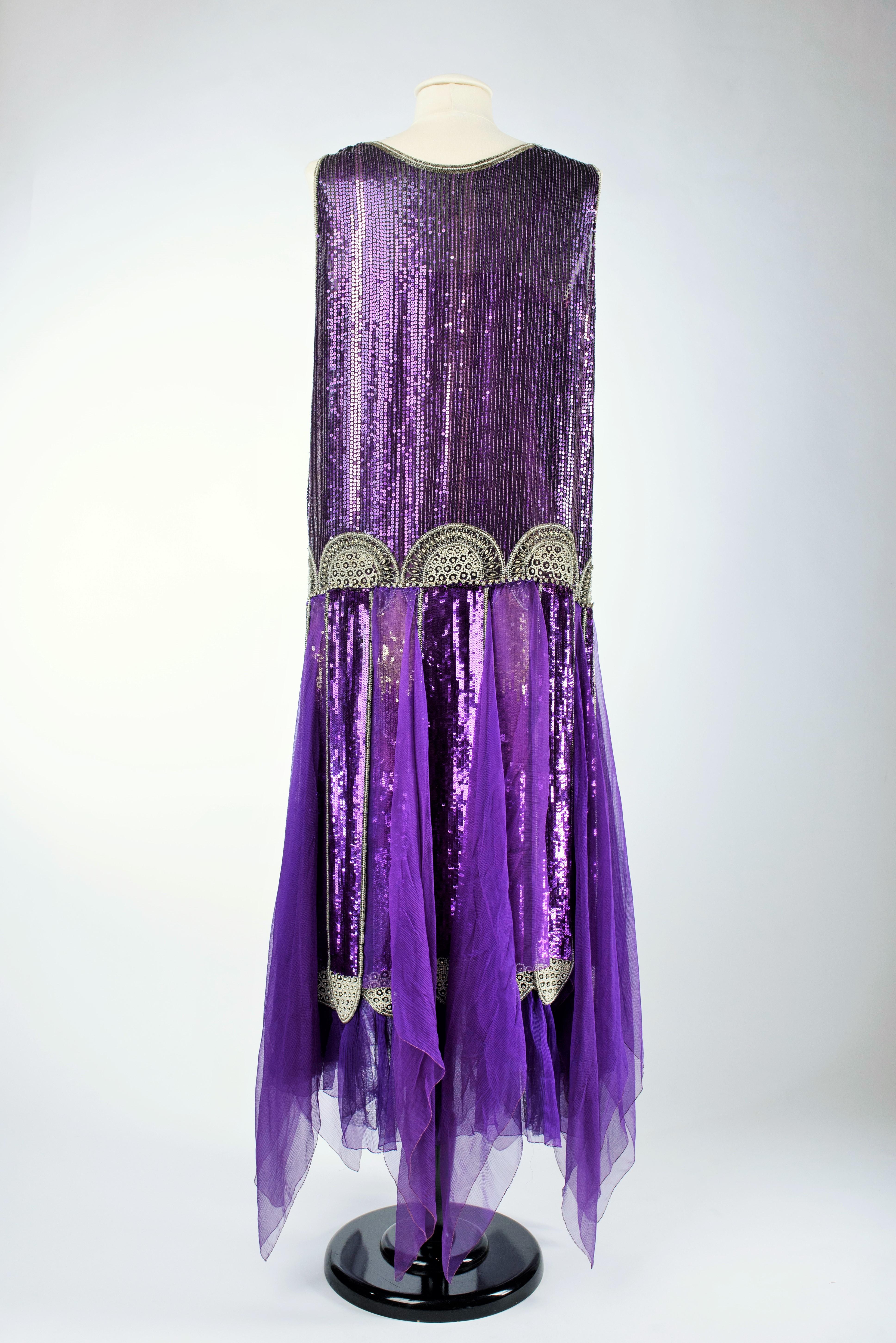 A Paul Poiret Ball Gown in Sequined Silk Crepe and Satin - France Circa 1925 For Sale 7