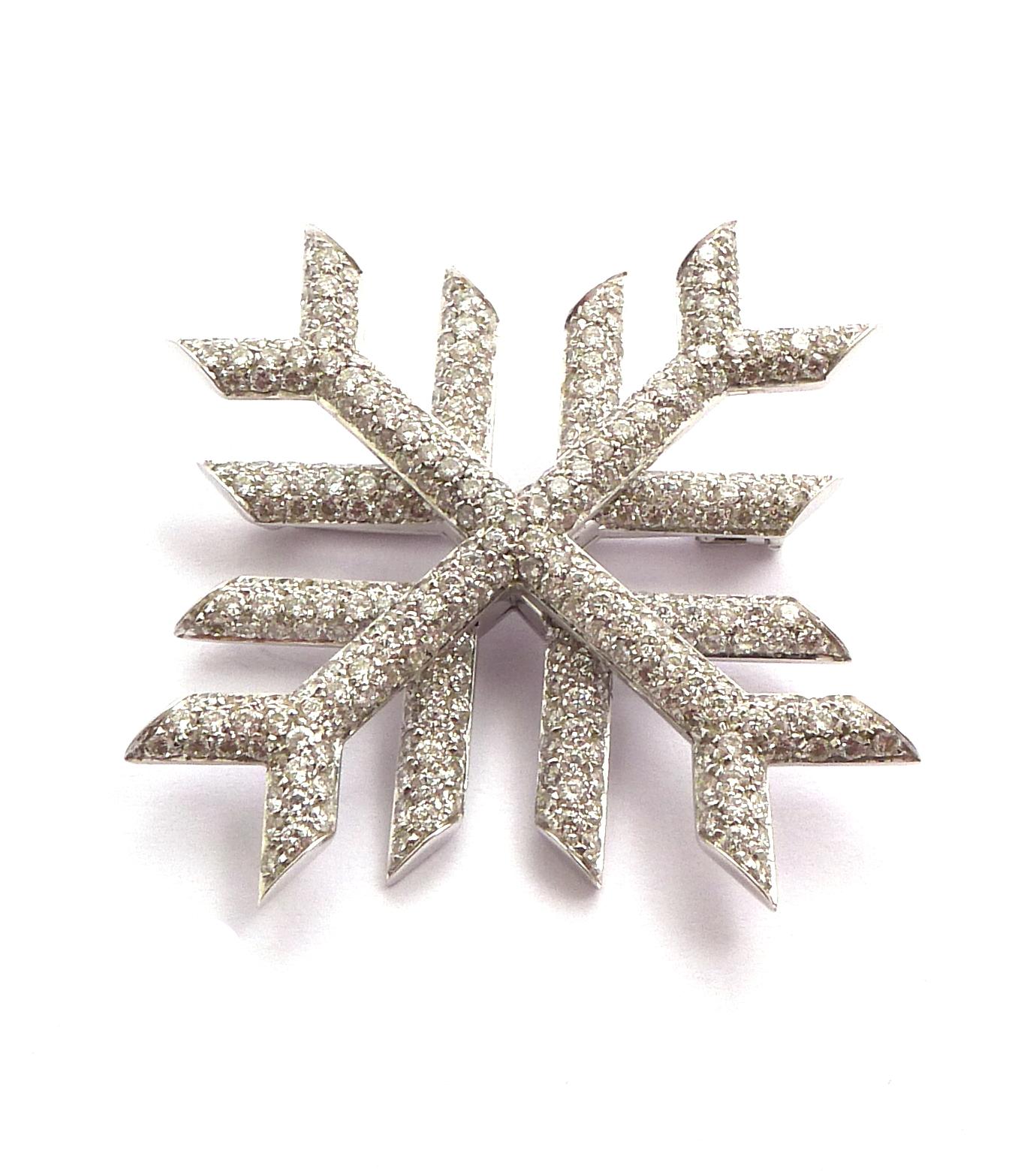 Designed as a full pavé-set brilliant cut diamond broocha and can be worn as a pendant. 

Mounted in 18k white gold

- Diamonds, TW - VVS: 5.85 cts total
- Gold weight: 22.13 grs
