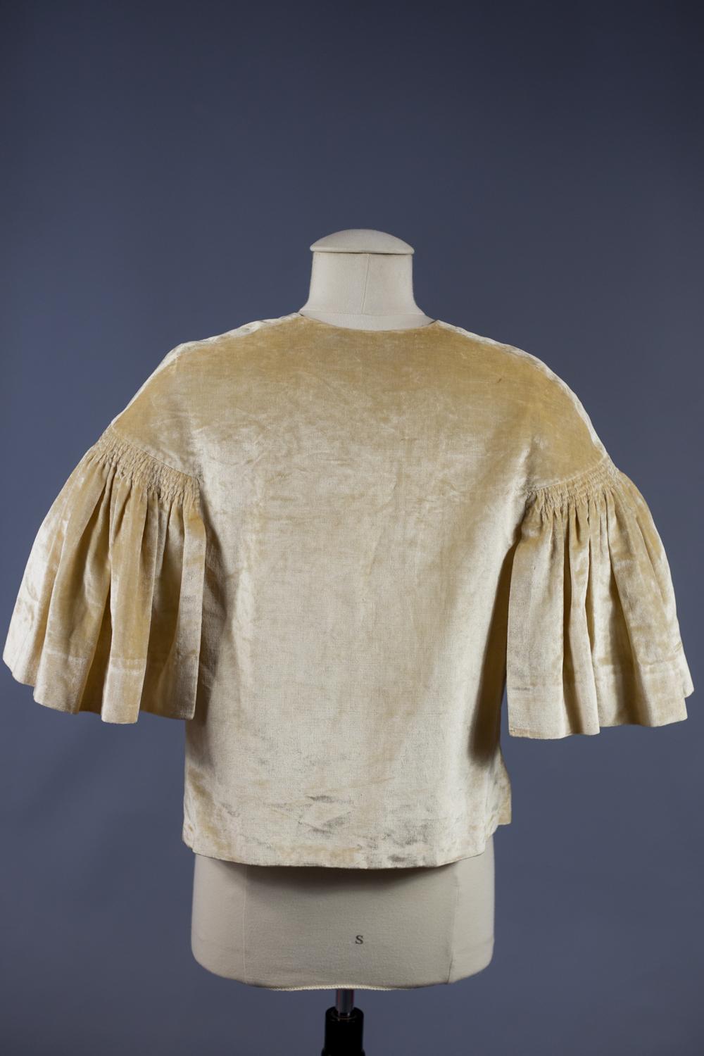 A Peach Velvet Evening Bolero Lanvin Style Circa 1930/1940 For Sale 1