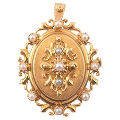 Antique Pearl and Yellow Gold Pendent/Brooch