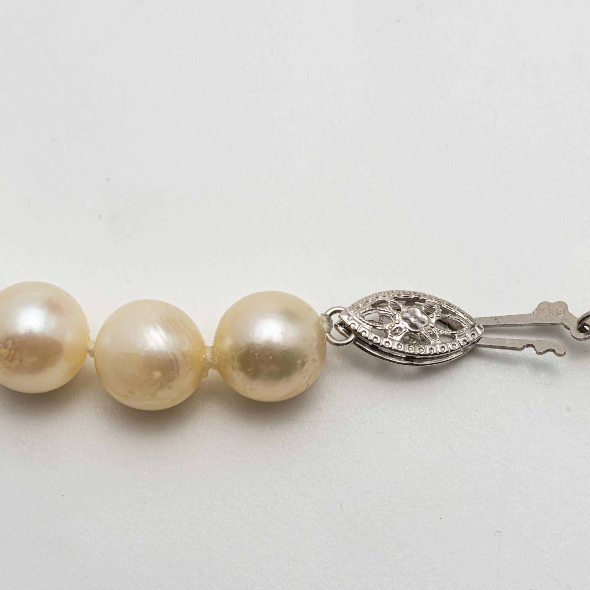 Round Cut Pearl Necklace For Sale