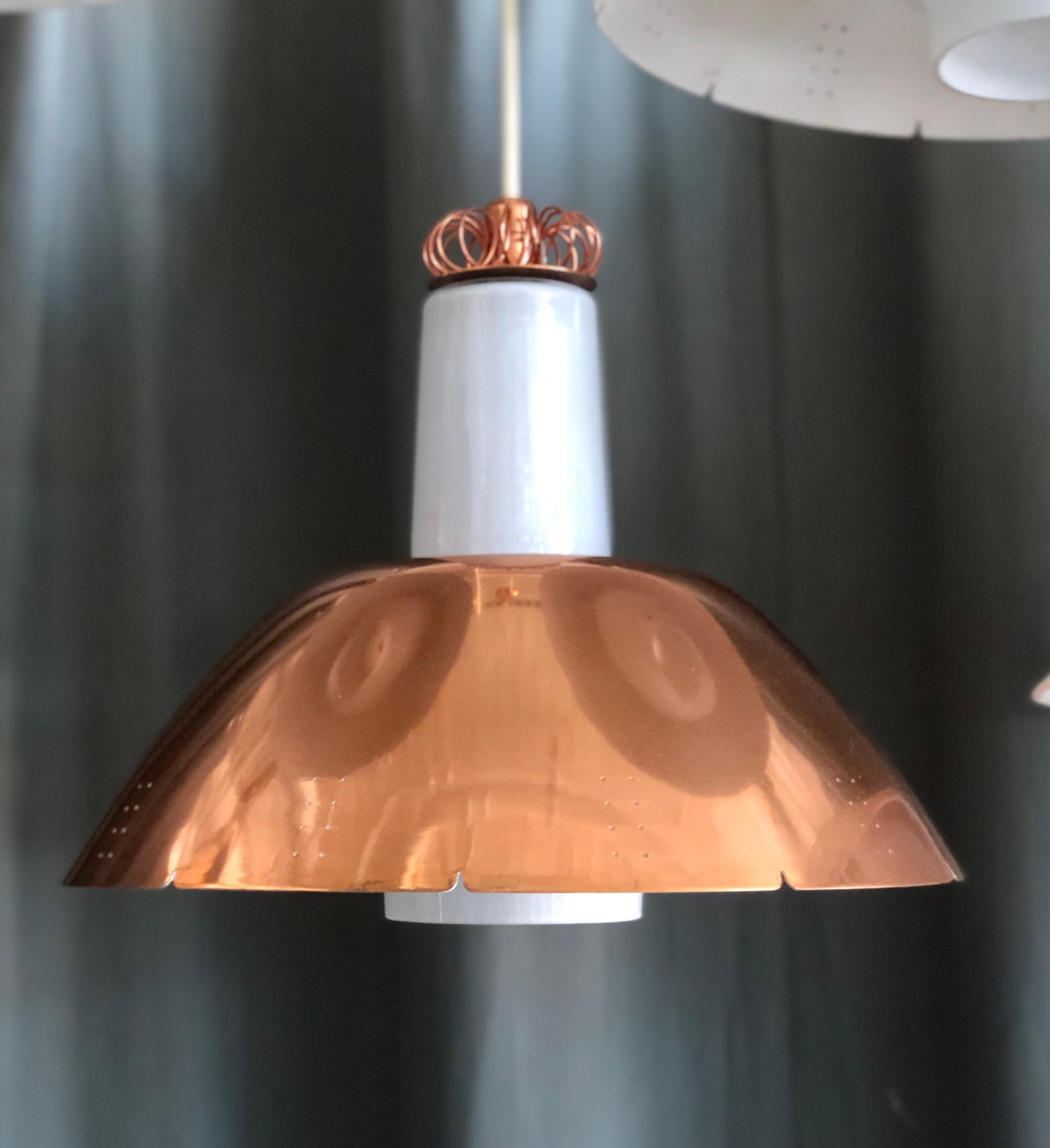 A pendant designed by Paavo Tynell for Idman, Model K2-20. Finland, circa 1950th.
Perforated copper over opaline glass shade. Marked by manufacturer.
Rewiring available upon request.