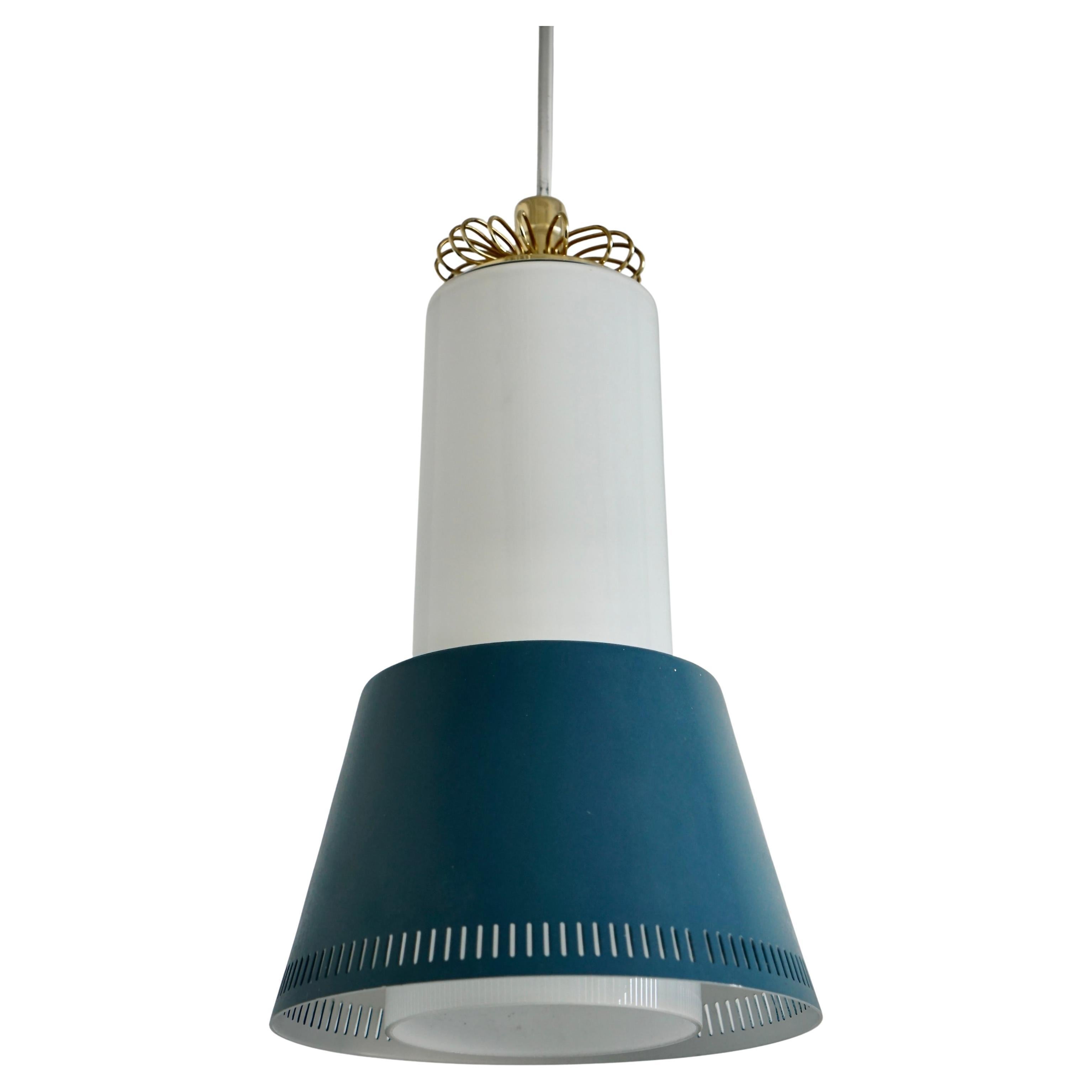 Un pendentif de Paavo Tynell, modèle K2-15