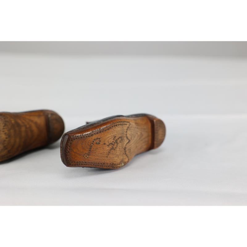 A perfect almost unworn pair of period 19th century hand made leather baby shoes For Sale 7