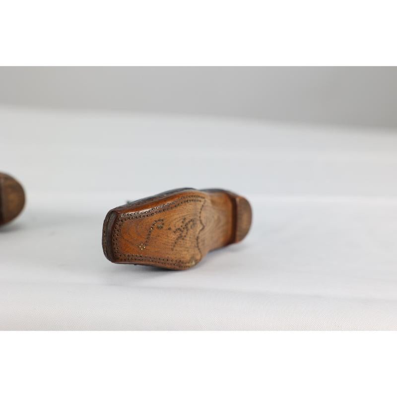 A perfect almost unworn pair of period 19th century hand made leather baby shoes For Sale 8