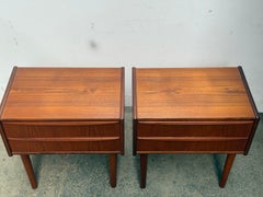 Un juego perfecto de mesillas de noche danesas de teca modernas de mediados de siglo, años 60