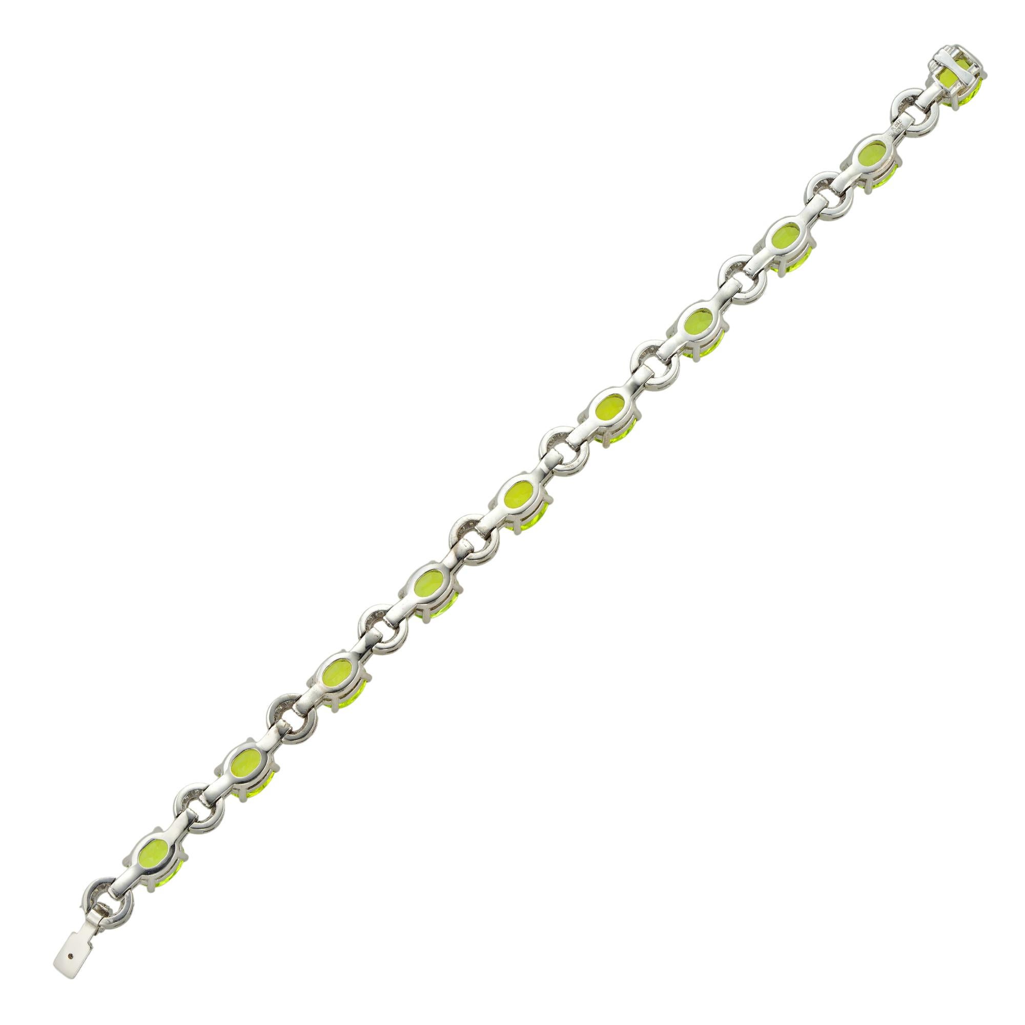 A peridot and diamond bracelet In New Condition For Sale In London, GB