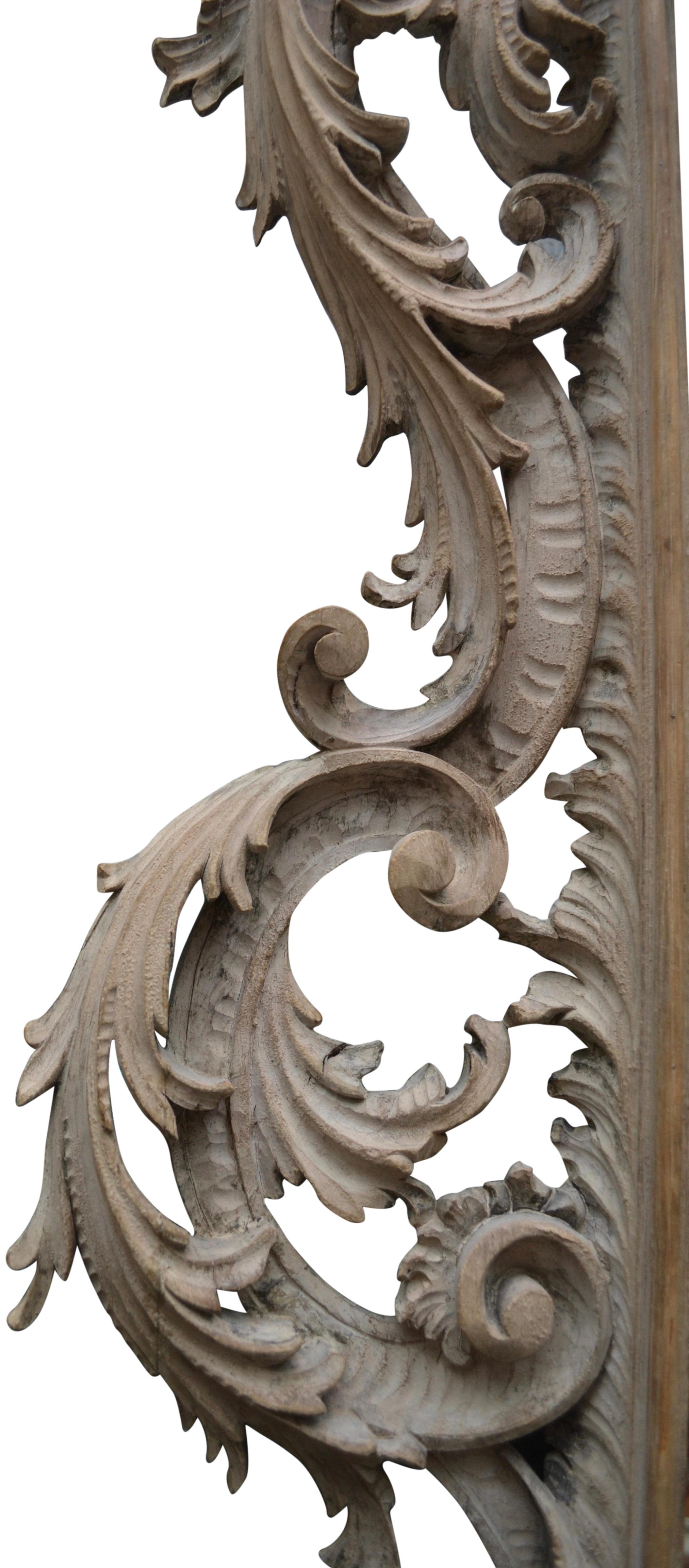 Period 18th Century Chippendale Carved and Painted Mirror In Good Condition In Vancouver, British Columbia
