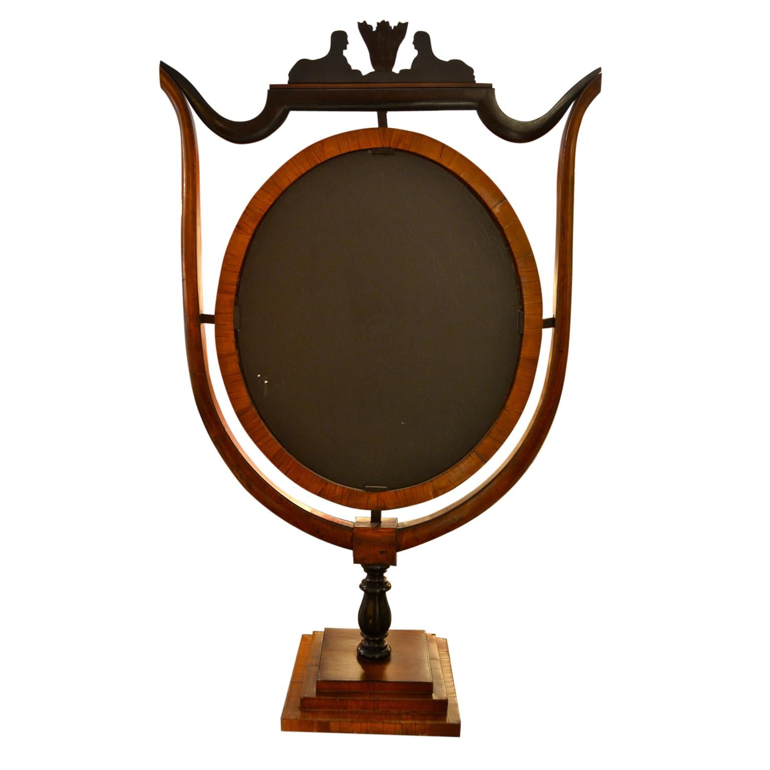 Österreichischer Biedermeier-Tischspiegel des frühen 19. Jahrhunderts (Obstholz) im Angebot
