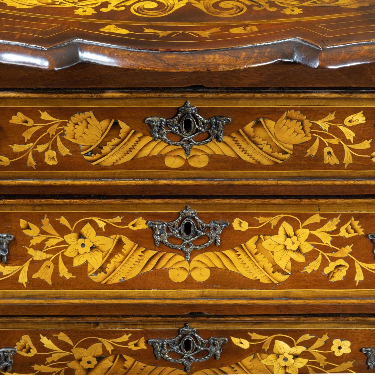 Period Dutch Mahogany Four-Drawer Bombe Marquetry Commode, 1800 For Sale 3