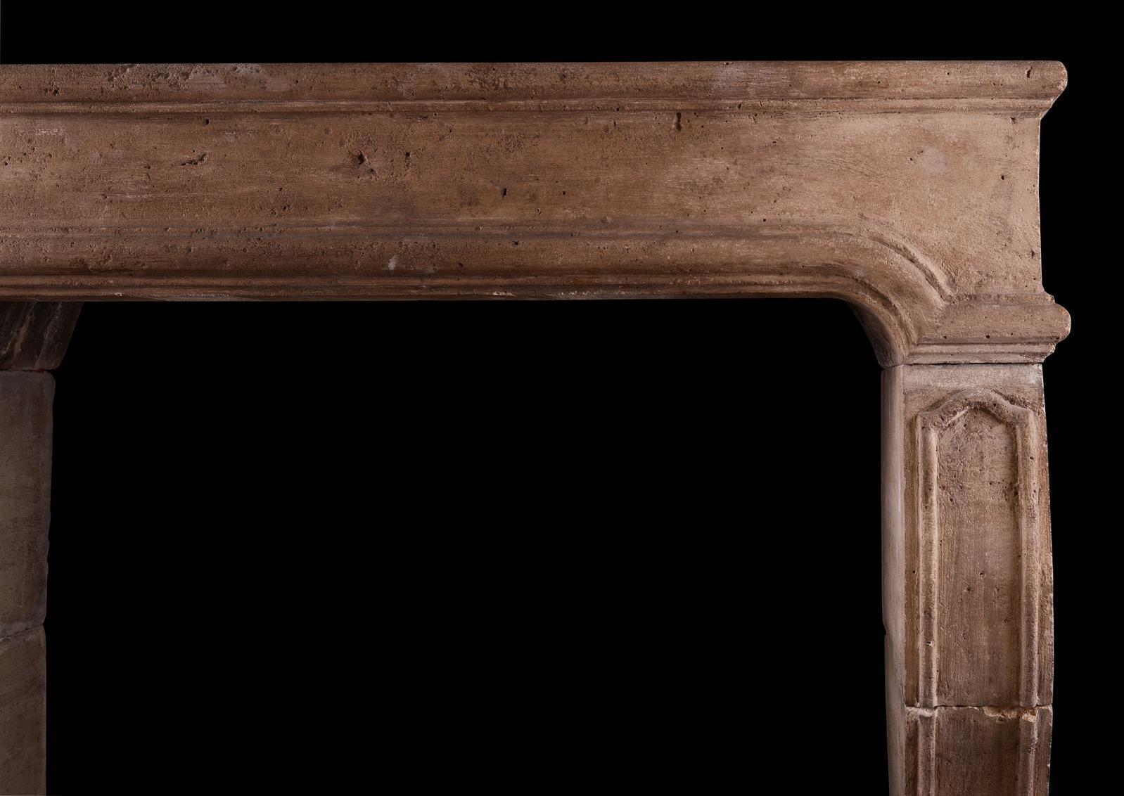 A Period French Louis XIV Limestone Fireplace In Good Condition For Sale In London, GB