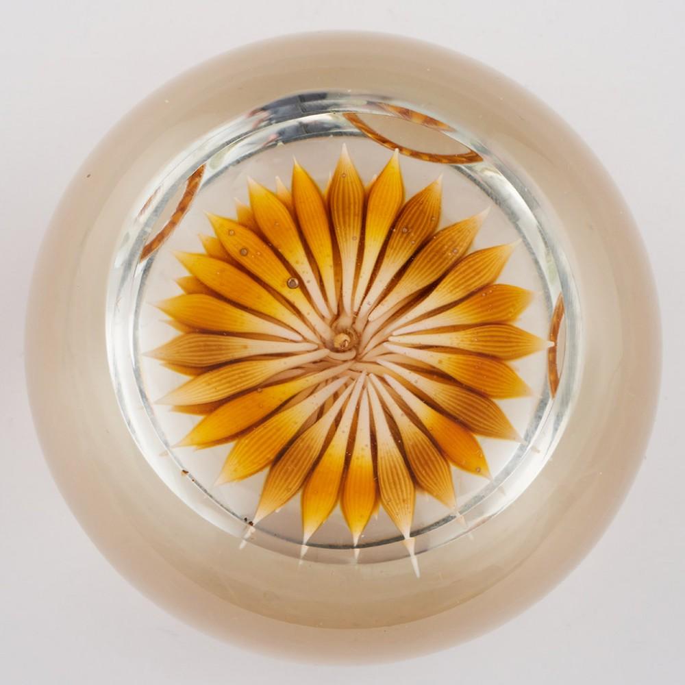 A Perthshire Golden Dahlia Paperweight, 1986 In Good Condition For Sale In Tunbridge Wells, GB