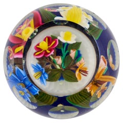 Un fermacarte a forma di bouquet tridimensionale del Perthshire Lampwork, 1993
