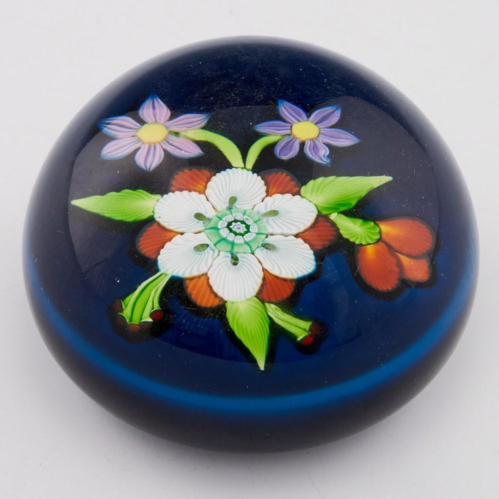 A Perthshire Large Flower Bouquet Paperweight, 1986

Additional information:
Date : 1986
Origin : Scotland
Features : A bouquet containing a large white and amber flower with 