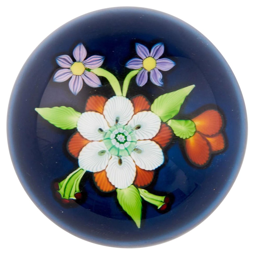 Un fermacarte a forma di bouquet di fiori di grandi dimensioni del Perthshire, 1986