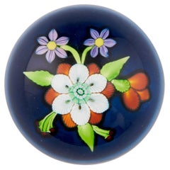 Un fermacarte a forma di bouquet di fiori di grandi dimensioni del Perthshire, 1986