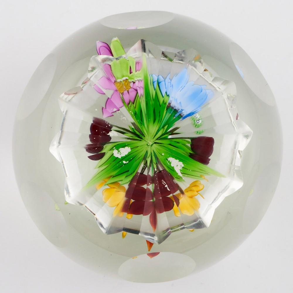 A Perthshire Three Dimensional Bouquet Paperweight, 1991 In Good Condition In Tunbridge Wells, GB