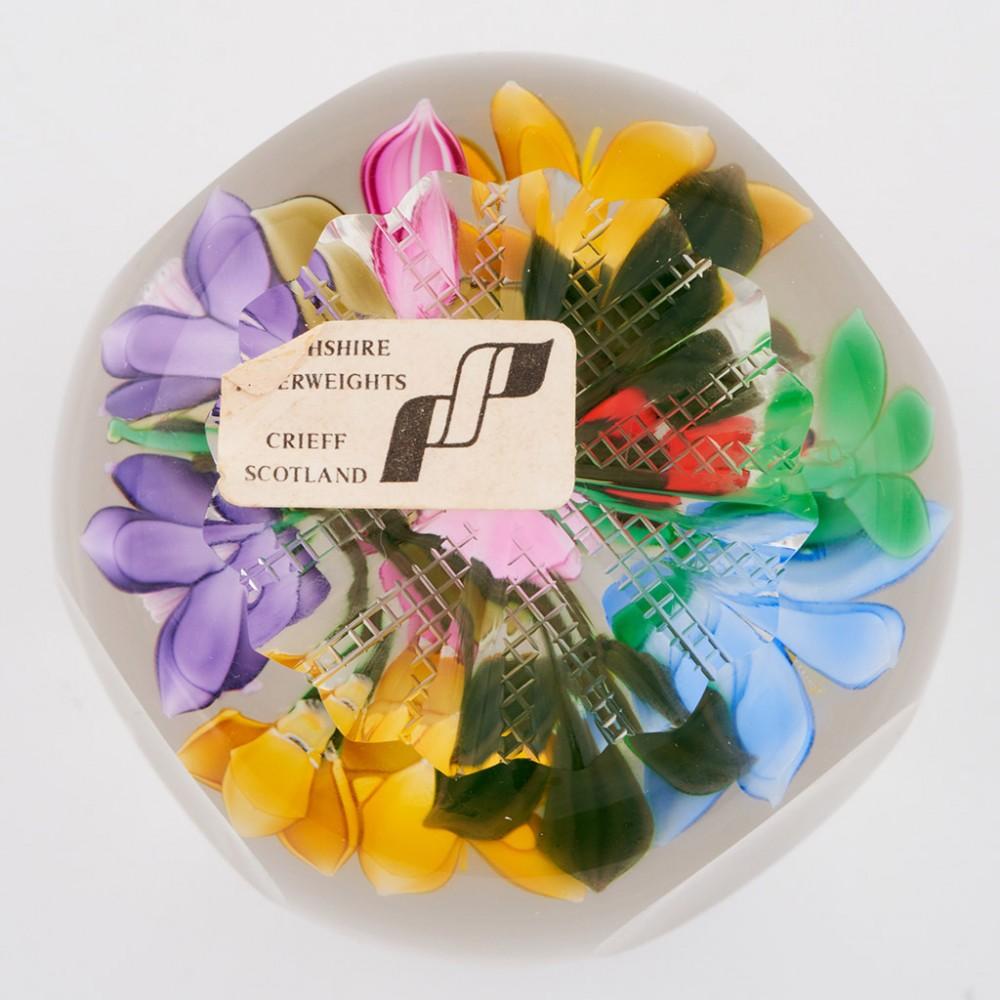 Ein dreidimensionaler Blumenstrauß-Briefbeschwerer aus Perthshire, 1999 (Schottisch) im Angebot