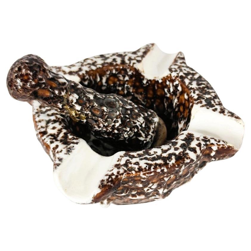 Un posacenere "Pestello e mortaio" di Marius Giuge. in vendita