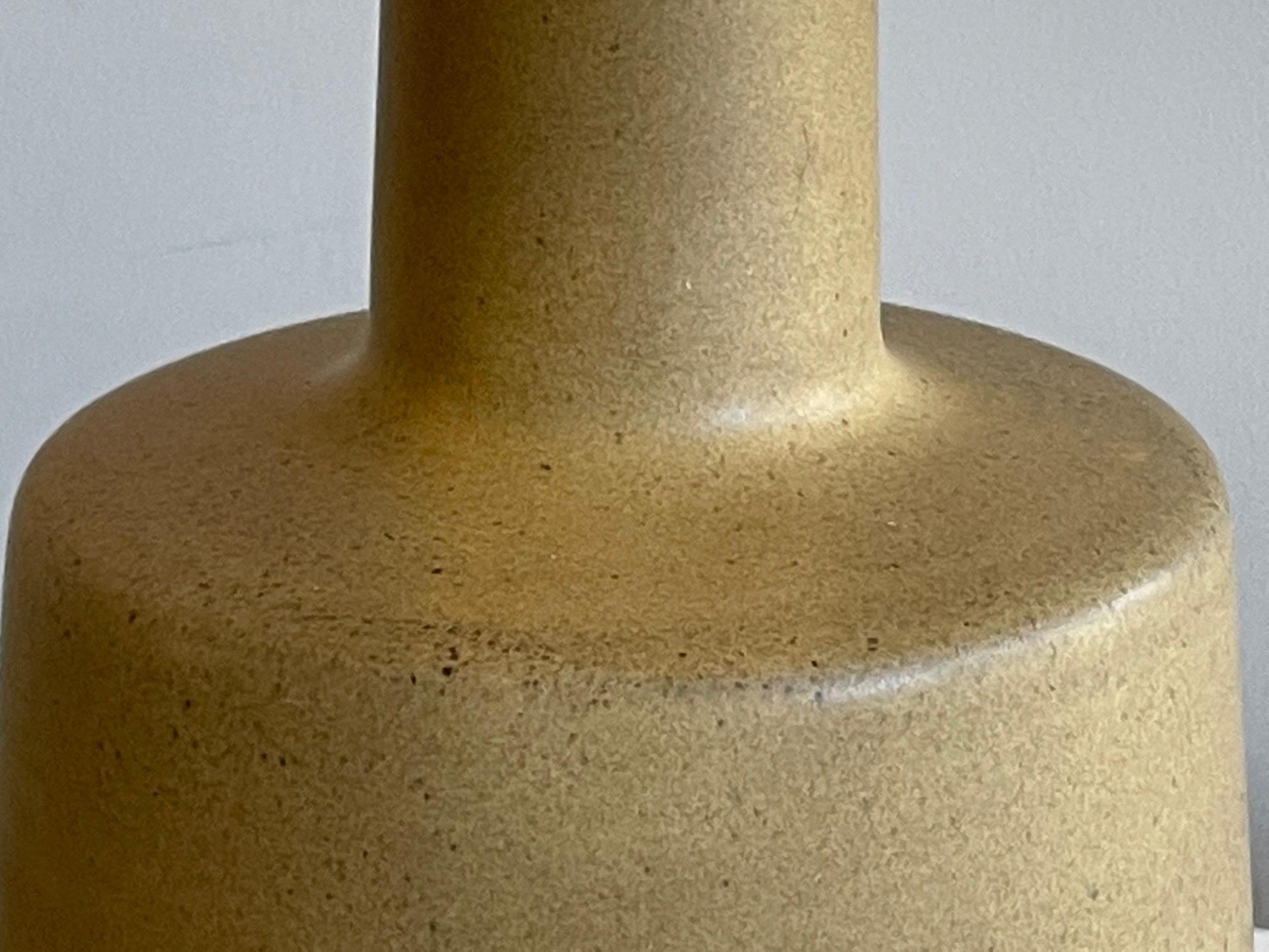  Une petite lampe en céramique de Gordon et Jane Martz Bon état - En vente à St.Petersburg, FL
