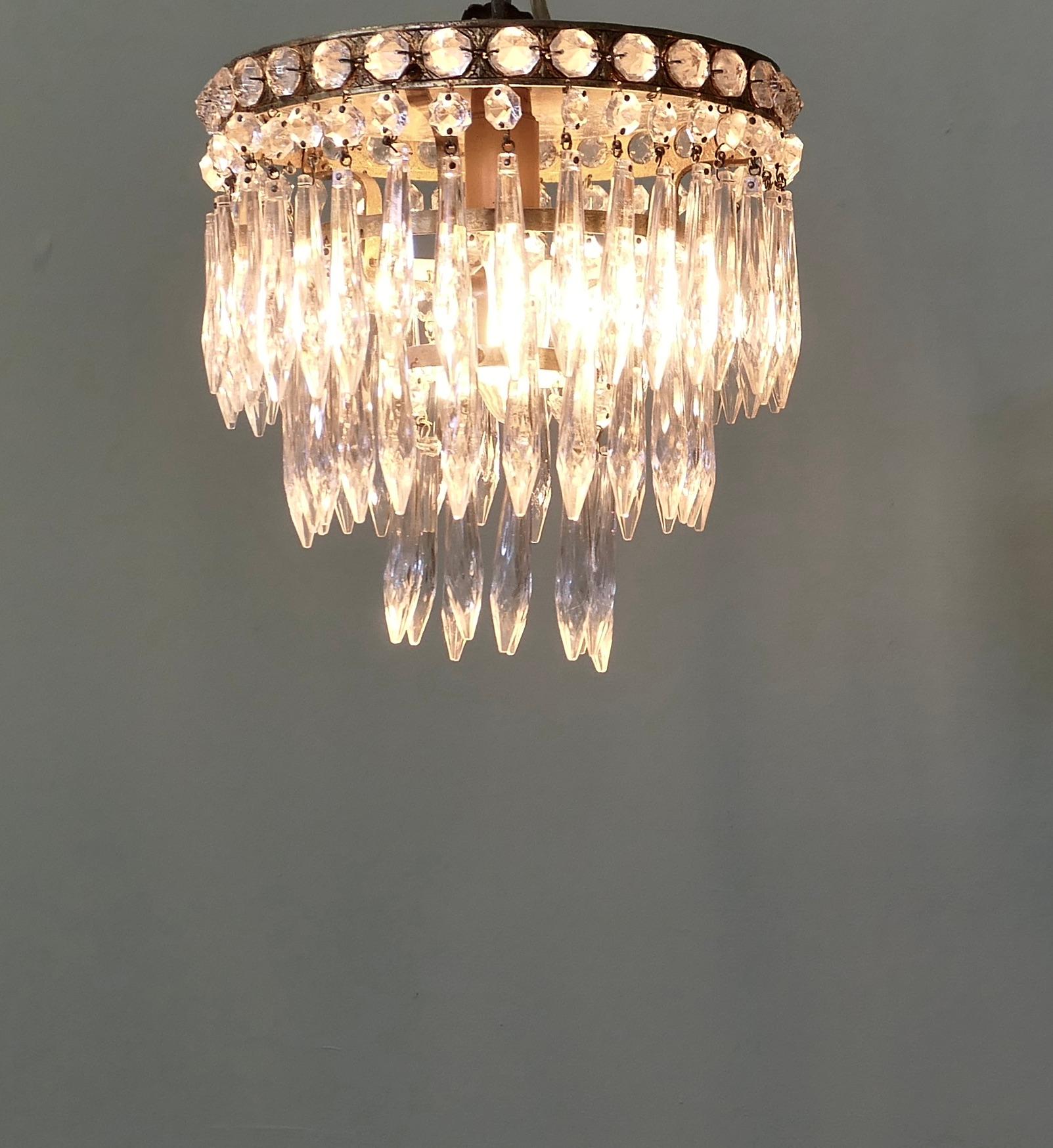 Cristal Un lustre à pendentif en forme de petite cascade en vente
