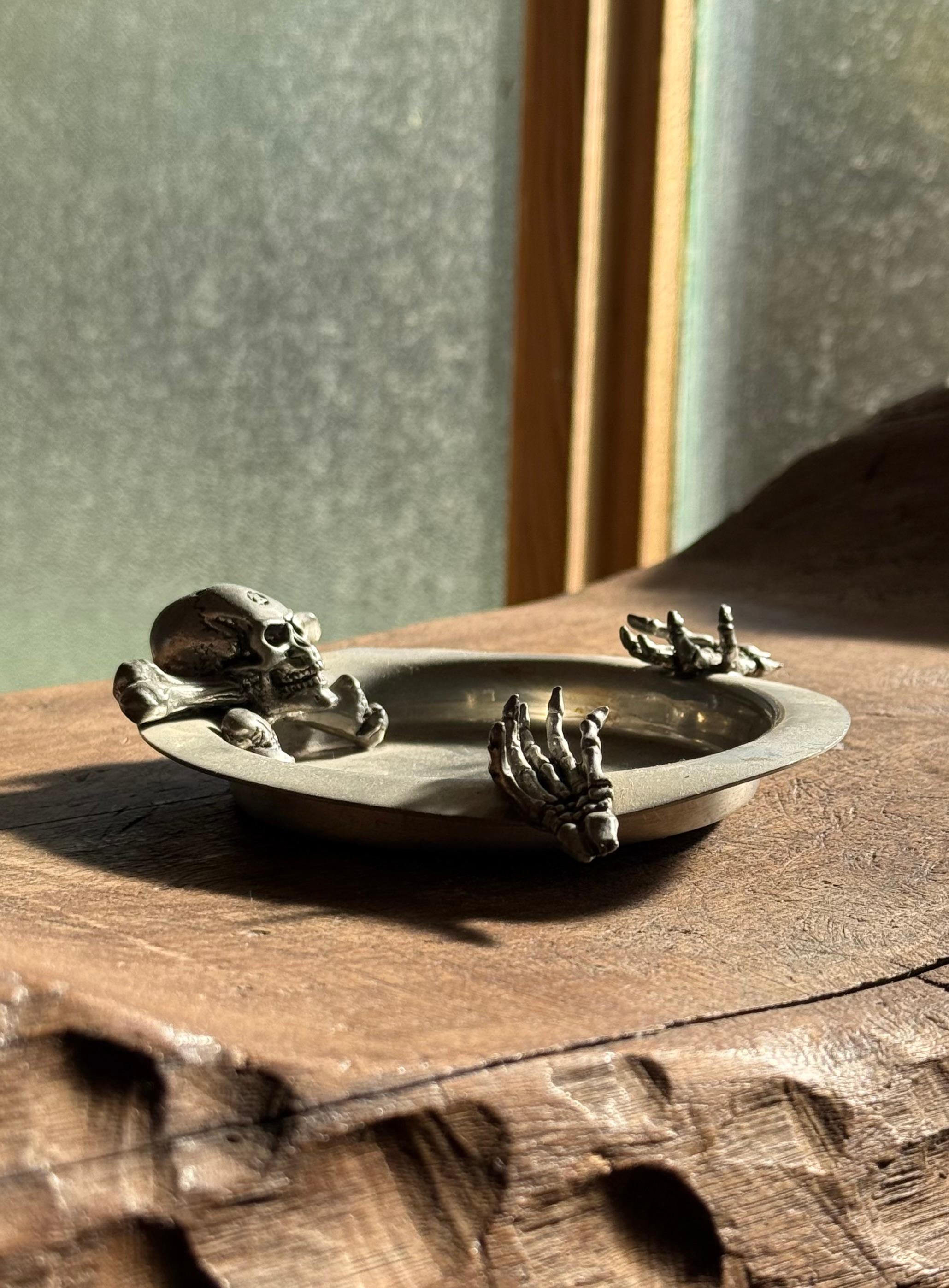 A pewter ashtray ft. skeleton skull and crossbones by Alchemy, 20th century For Sale 9
