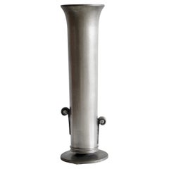 Vase en étain d'Edvin Ollers (1888-1959)
