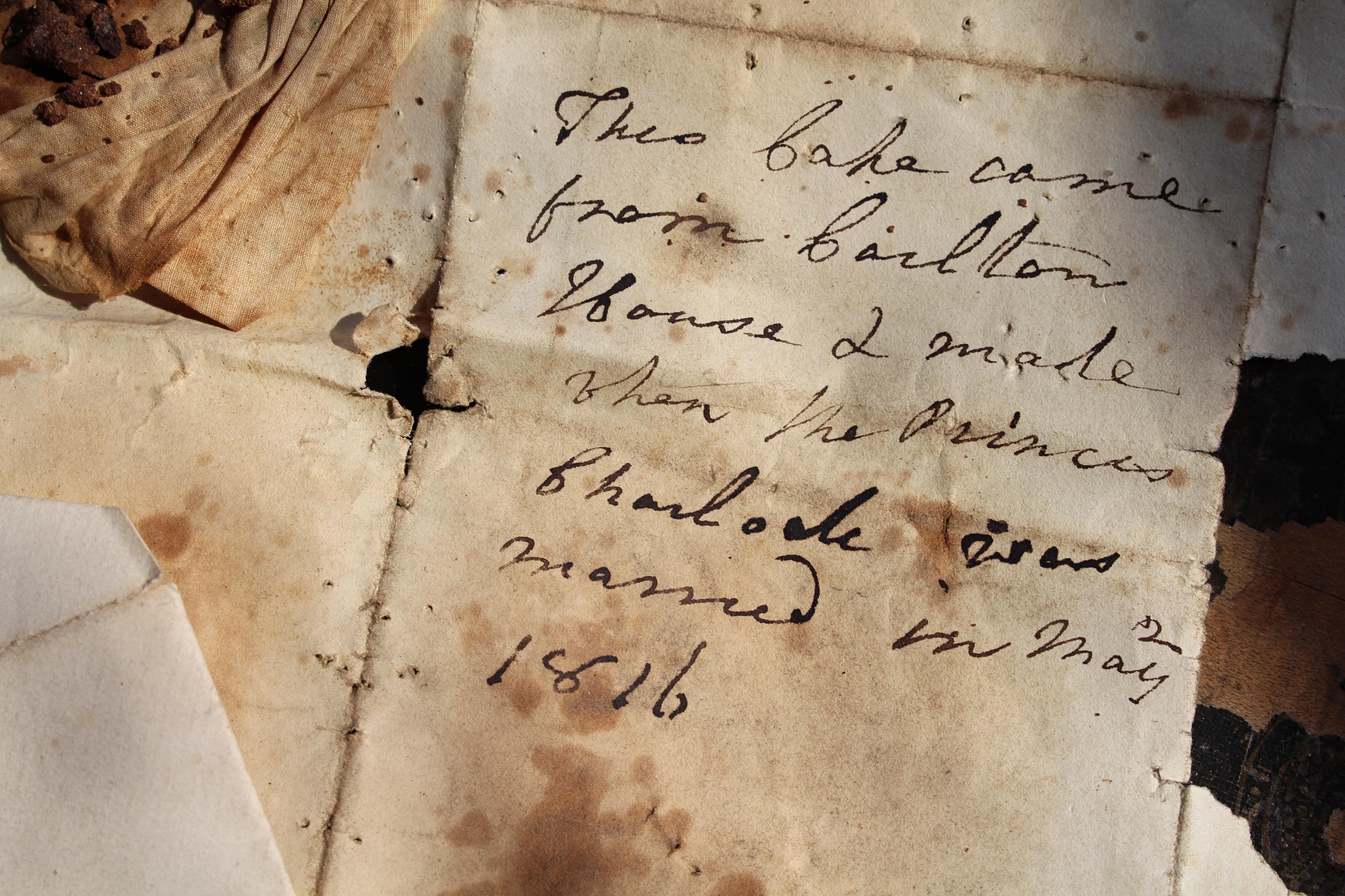 Ein Stück Torte von der Hochzeit von Prinzessin Charlotte mit Prinz Leopold 1816 Kuriosität (19. Jahrhundert) im Angebot