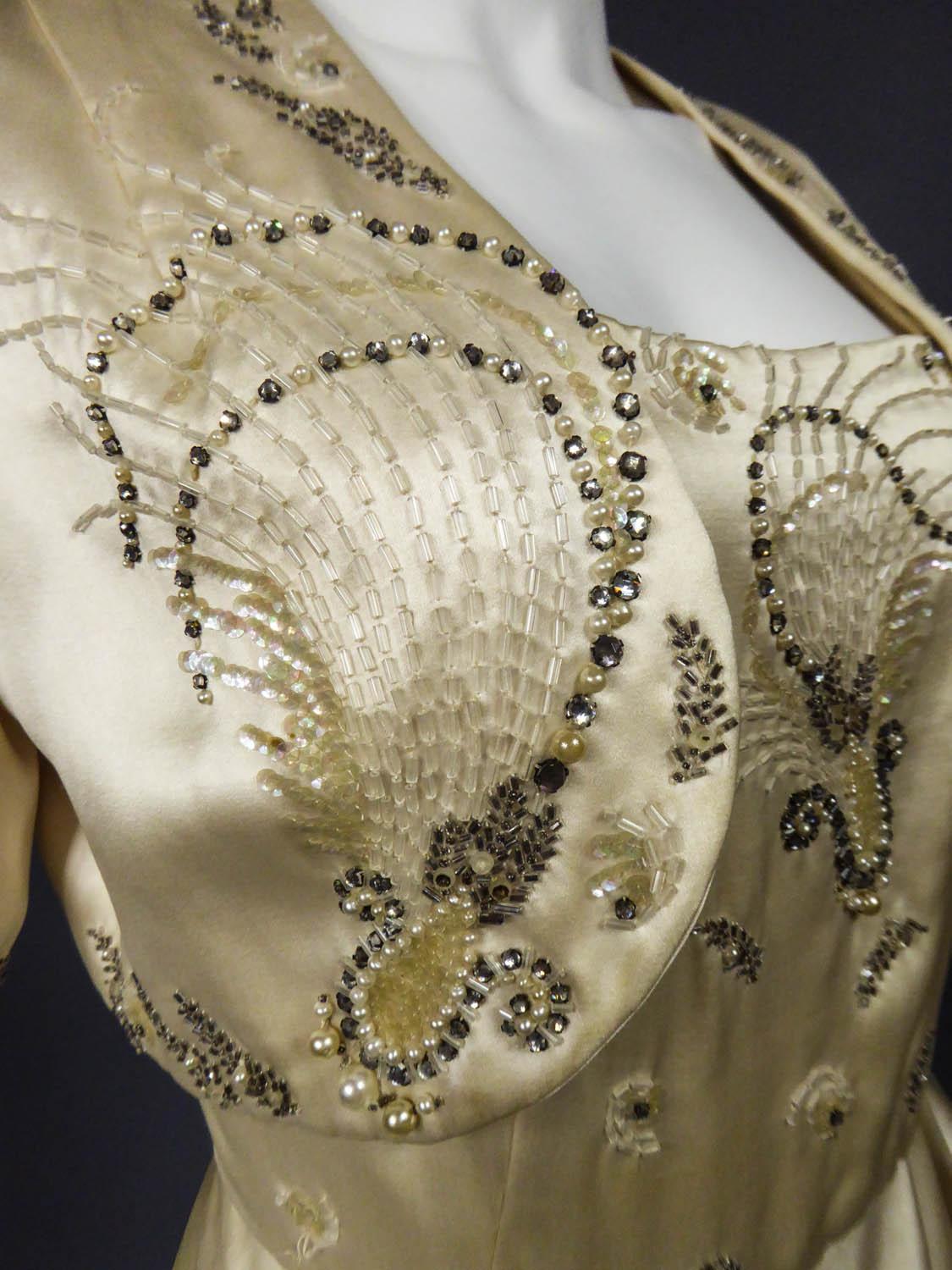 Robe de soirée en satin de Pierre Balmain, Boléro et sac à main Circa 1950 en vente 5