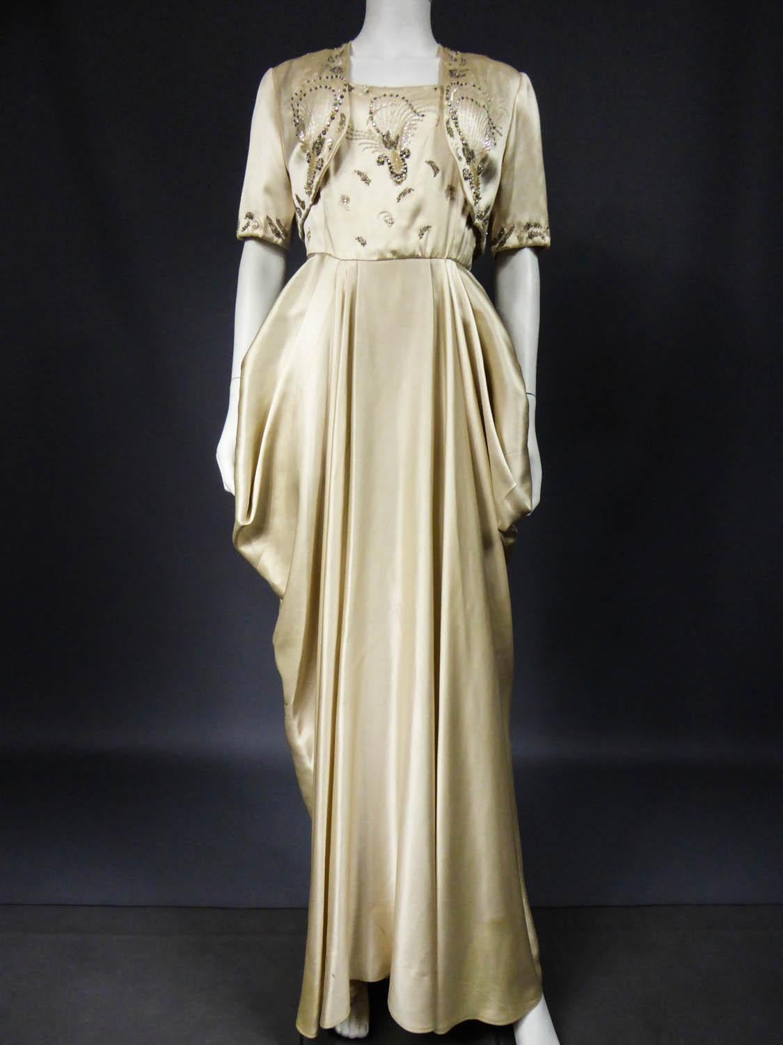 Robe de soirée en satin de Pierre Balmain, Boléro et sac à main Circa 1950 Bon état - En vente à Toulon, FR