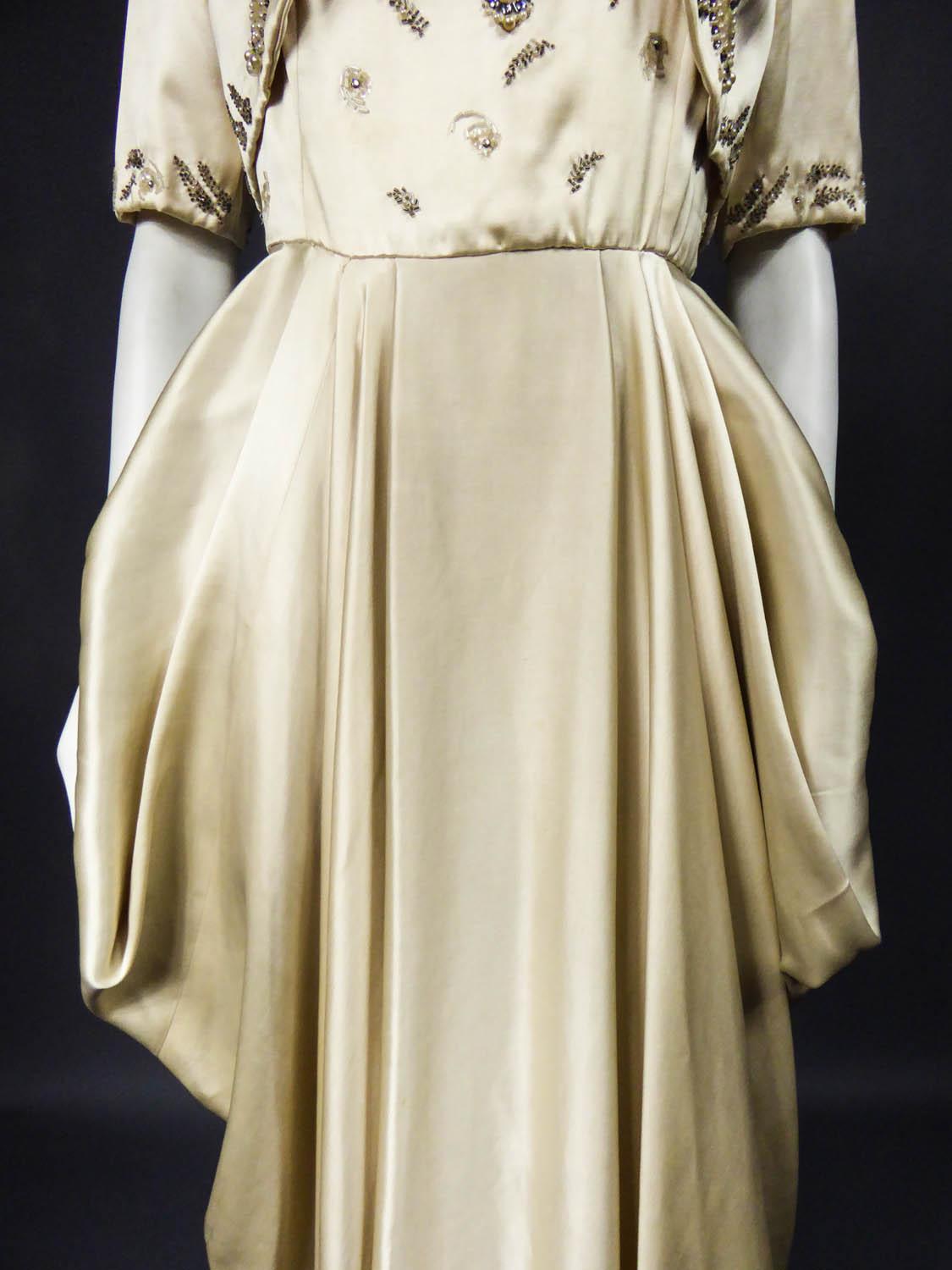 Robe de soirée en satin de Pierre Balmain, Boléro et sac à main Circa 1950 Pour femmes en vente