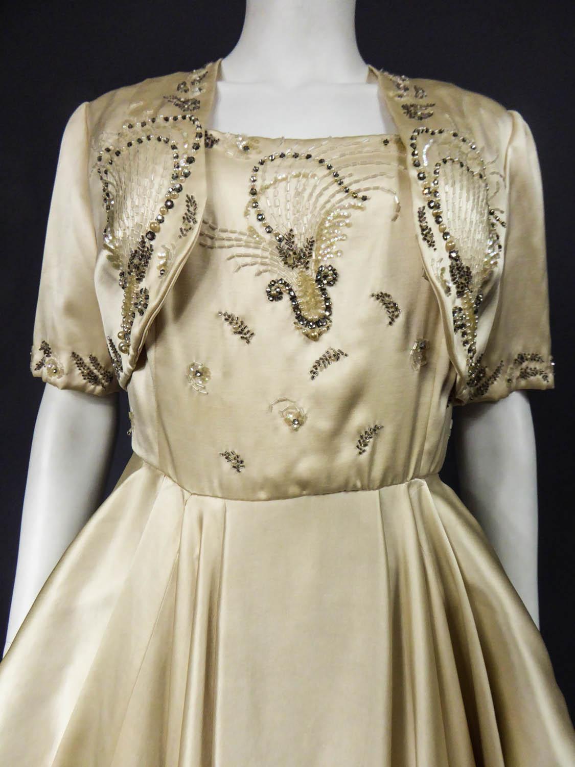 Robe de soirée en satin de Pierre Balmain, Boléro et sac à main Circa 1950 en vente 1
