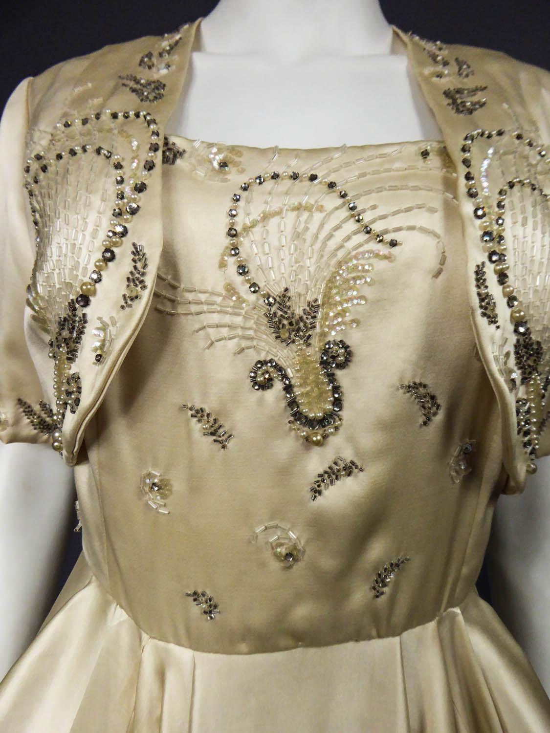 Robe de soirée en satin de Pierre Balmain, Boléro et sac à main Circa 1950 en vente 2