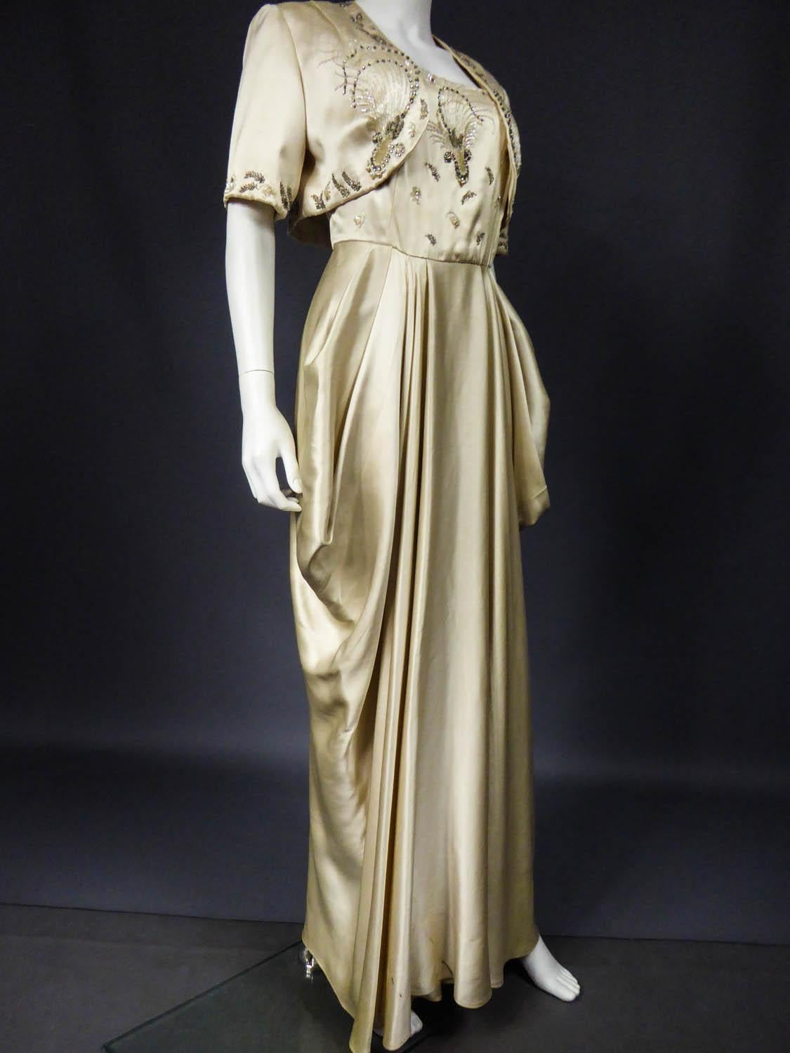 Robe de soirée en satin de Pierre Balmain, Boléro et sac à main Circa 1950 en vente 3